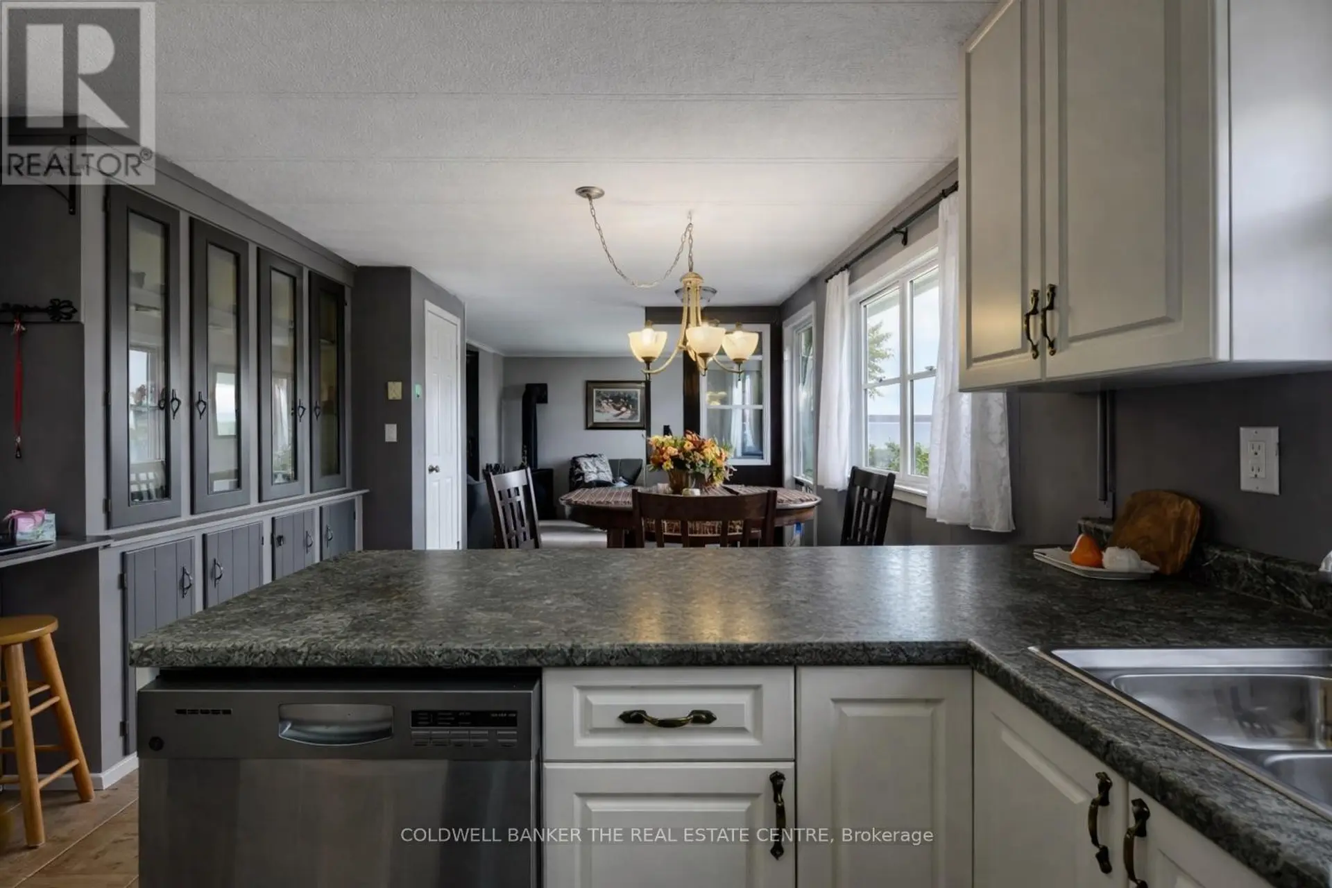 426 SUNSET CRESCENT - Image 11