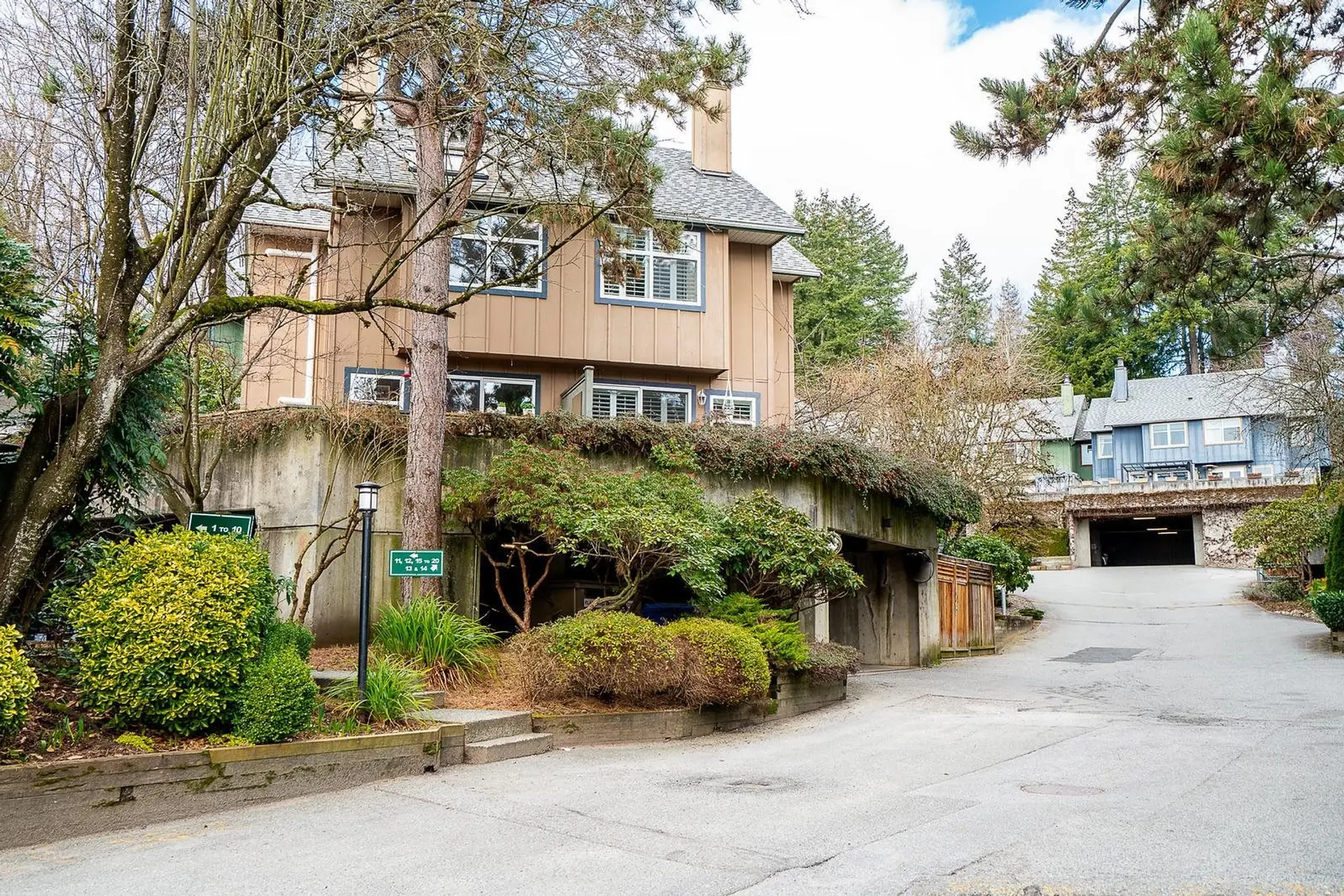 #42 900 W 17th Street - Image 2