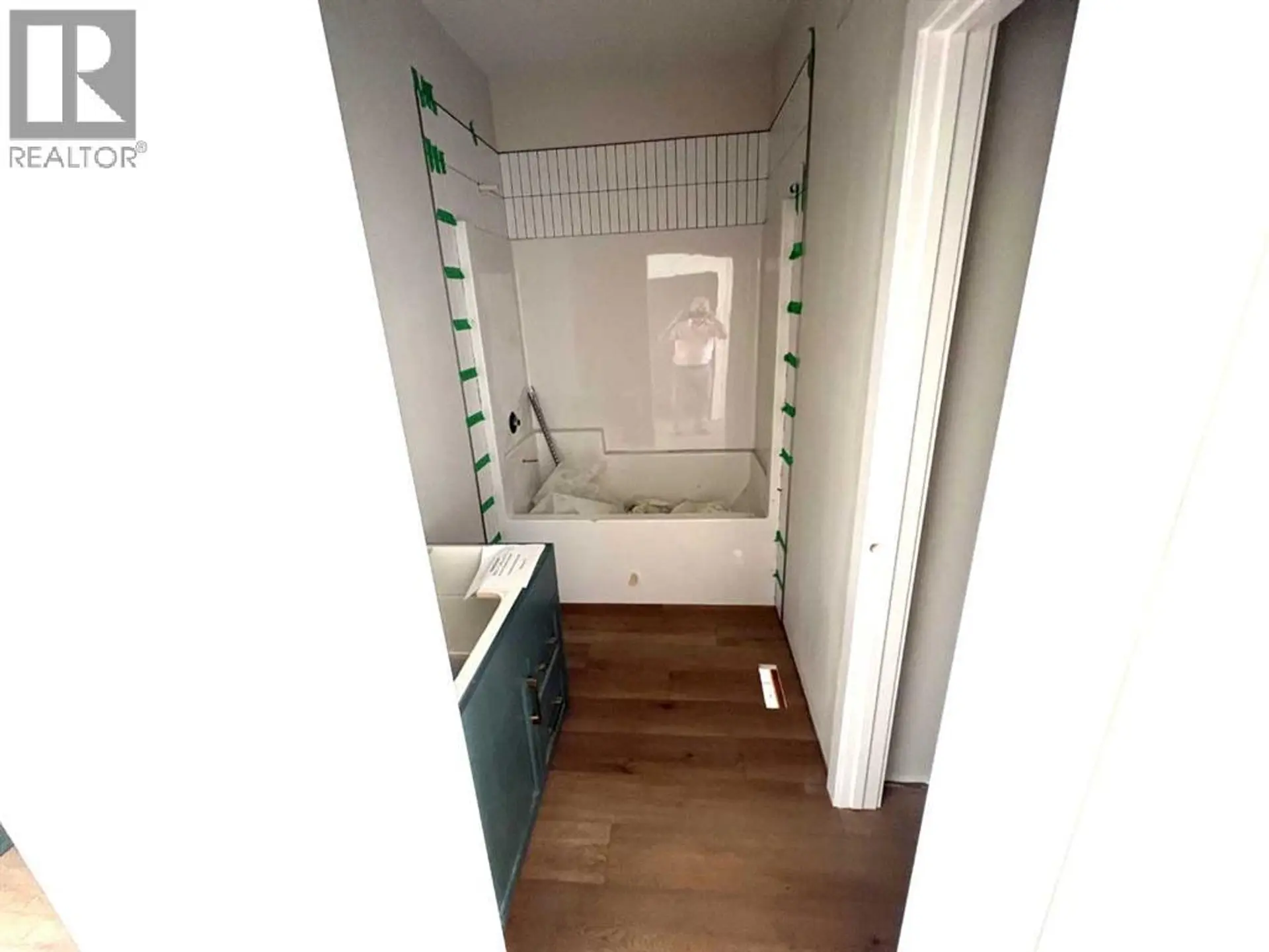 25 Ian Way - Image 3