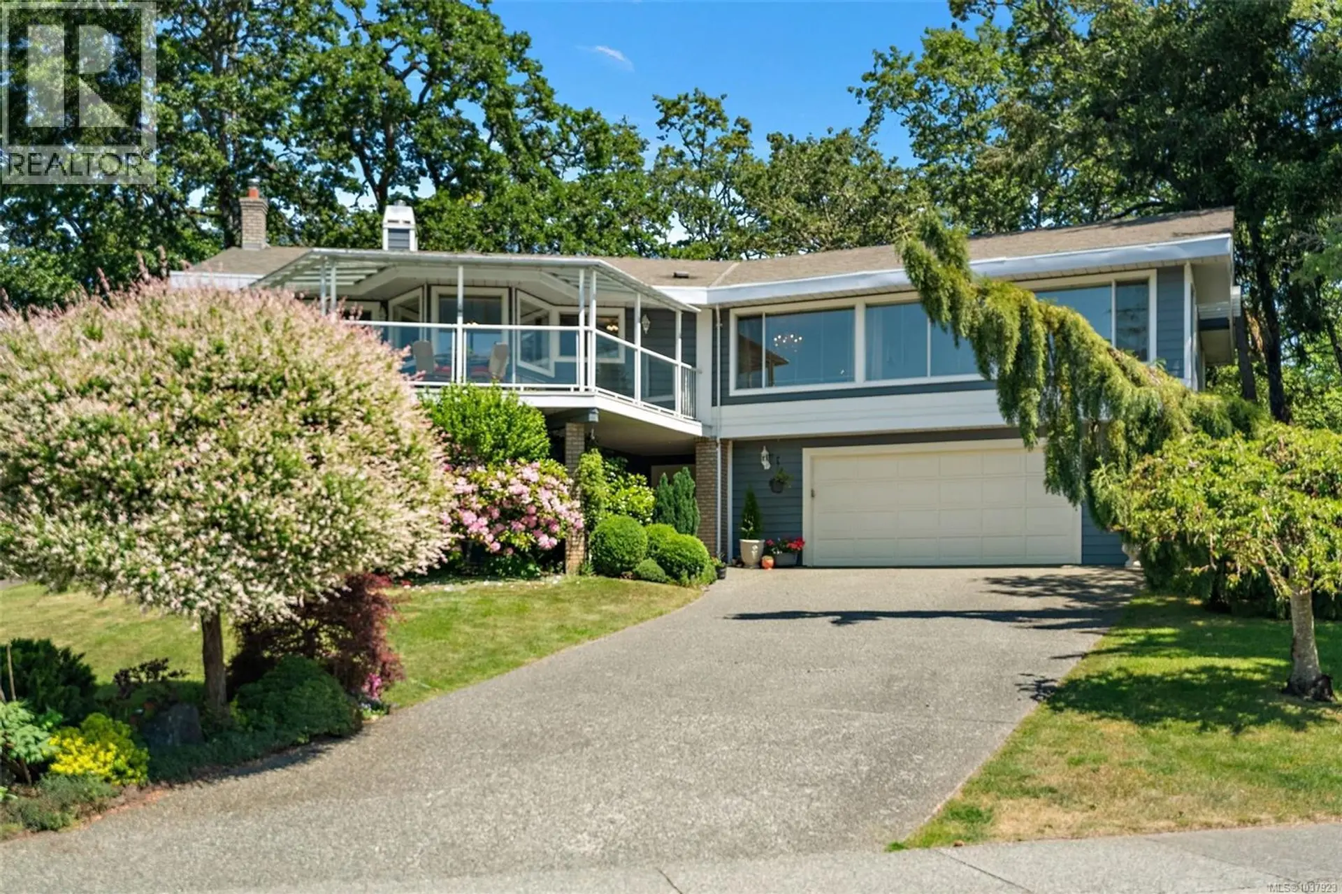 Property at 858 Maltwood Terr, Saanich, BC