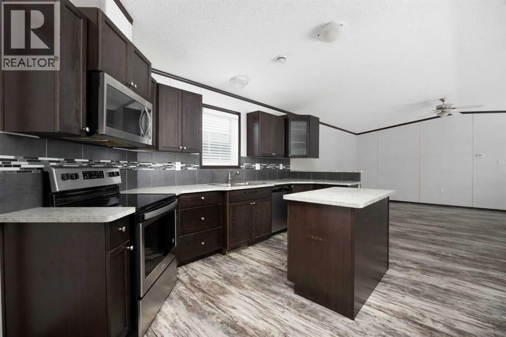 725 Beacon Hill Drive - Image 3