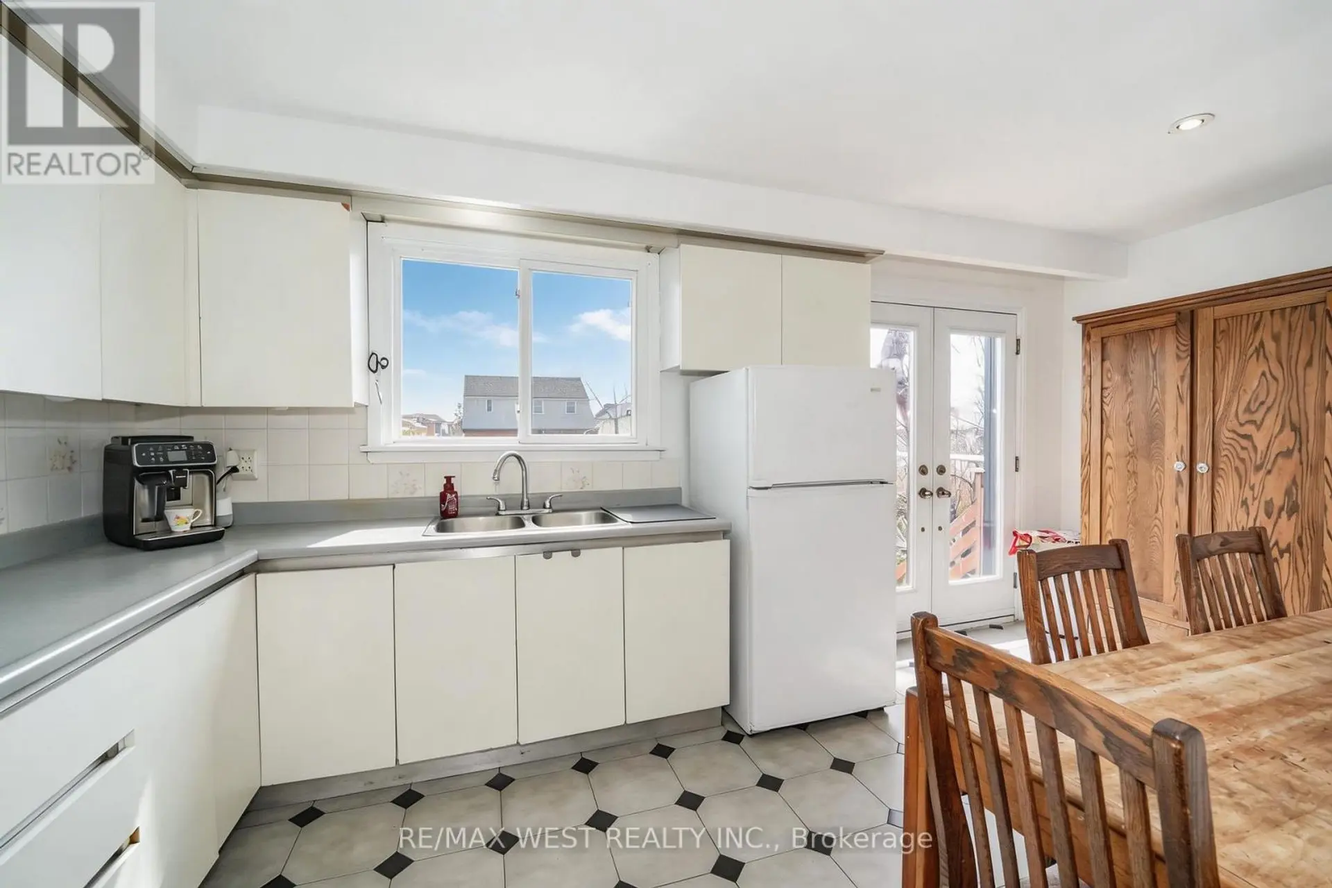 11 HELEN AVENUE - Image 5