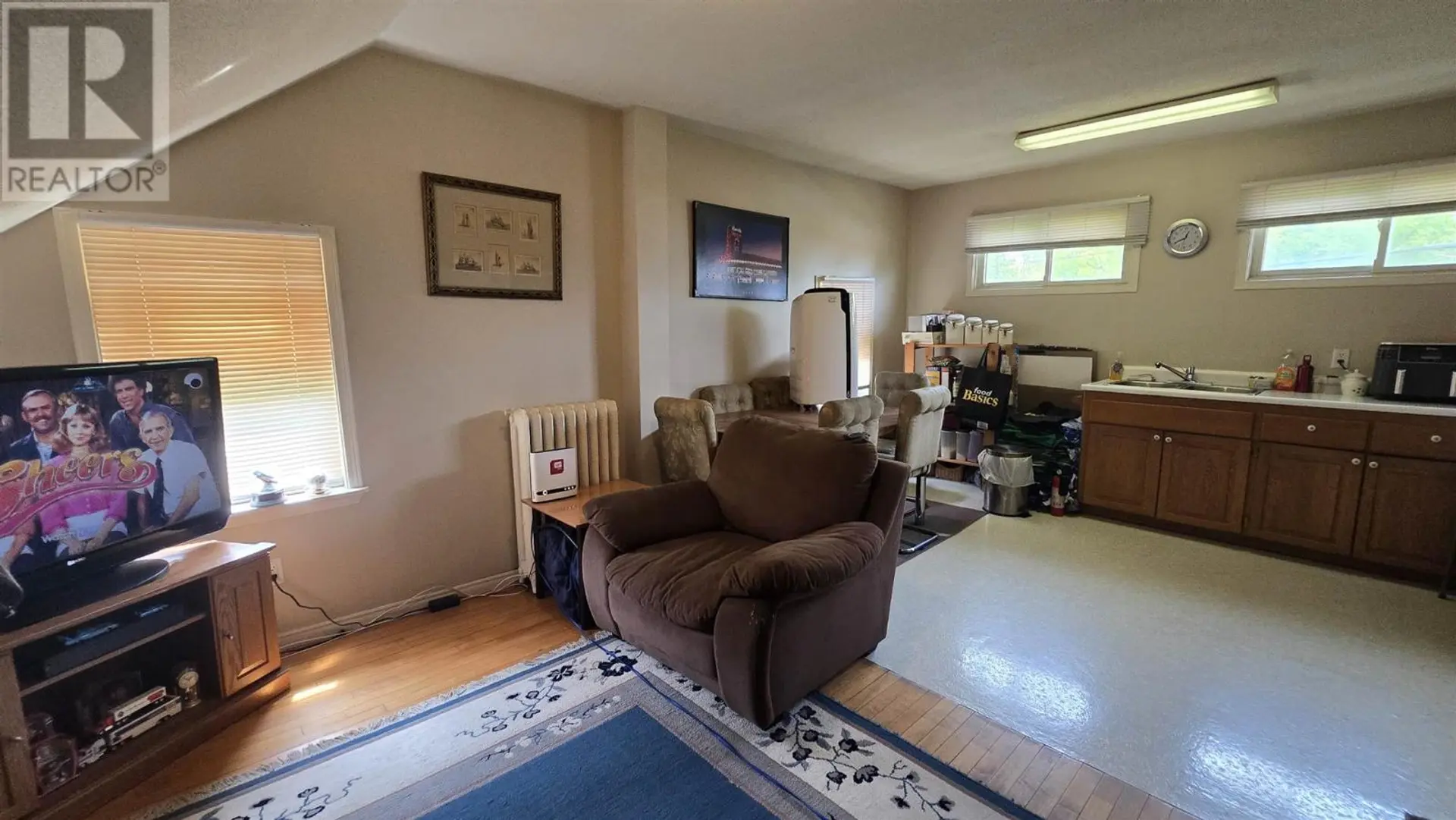 14 Abbott ST - Image 7