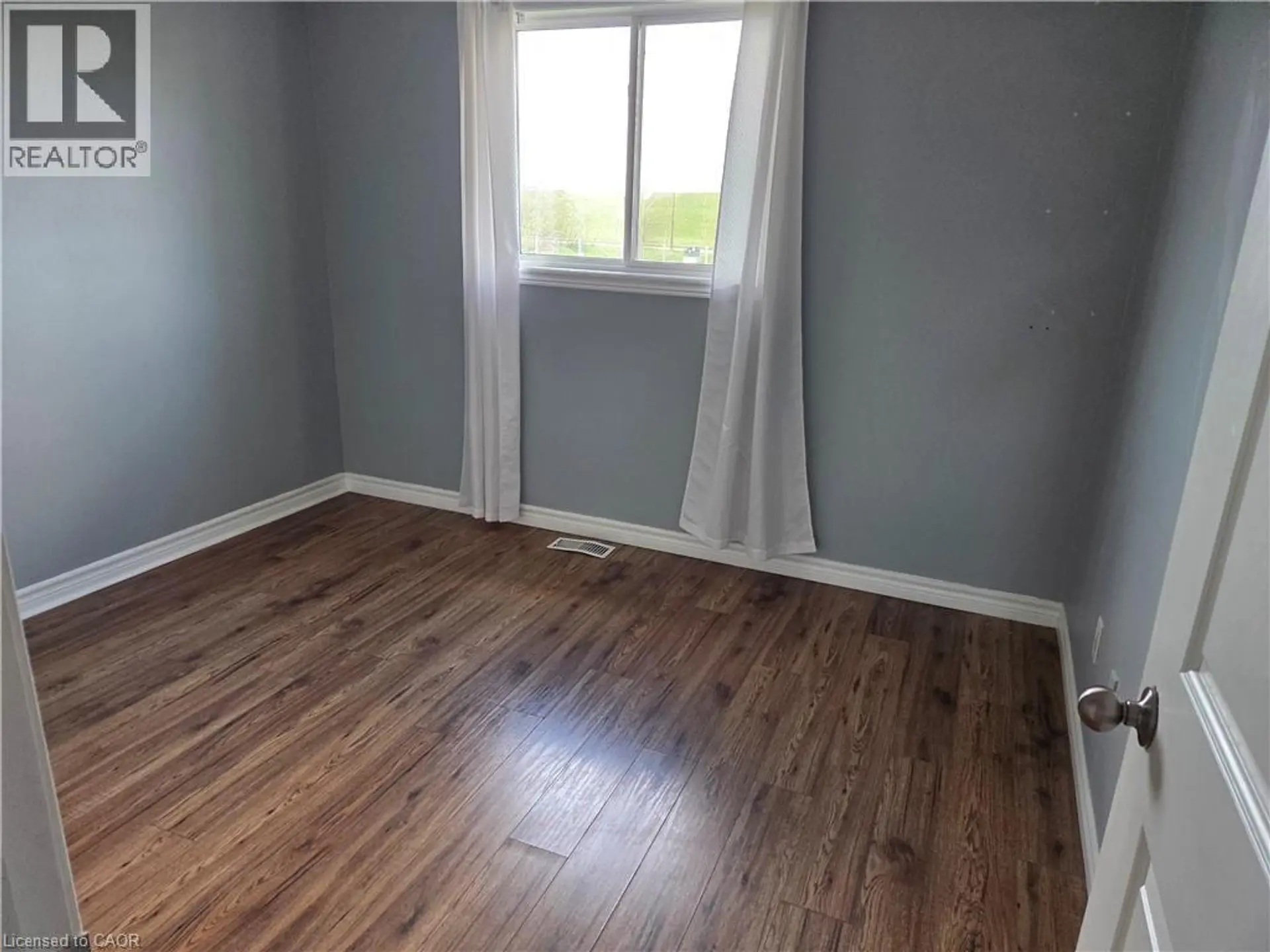 569 ALBERTA Avenue N - Image 14