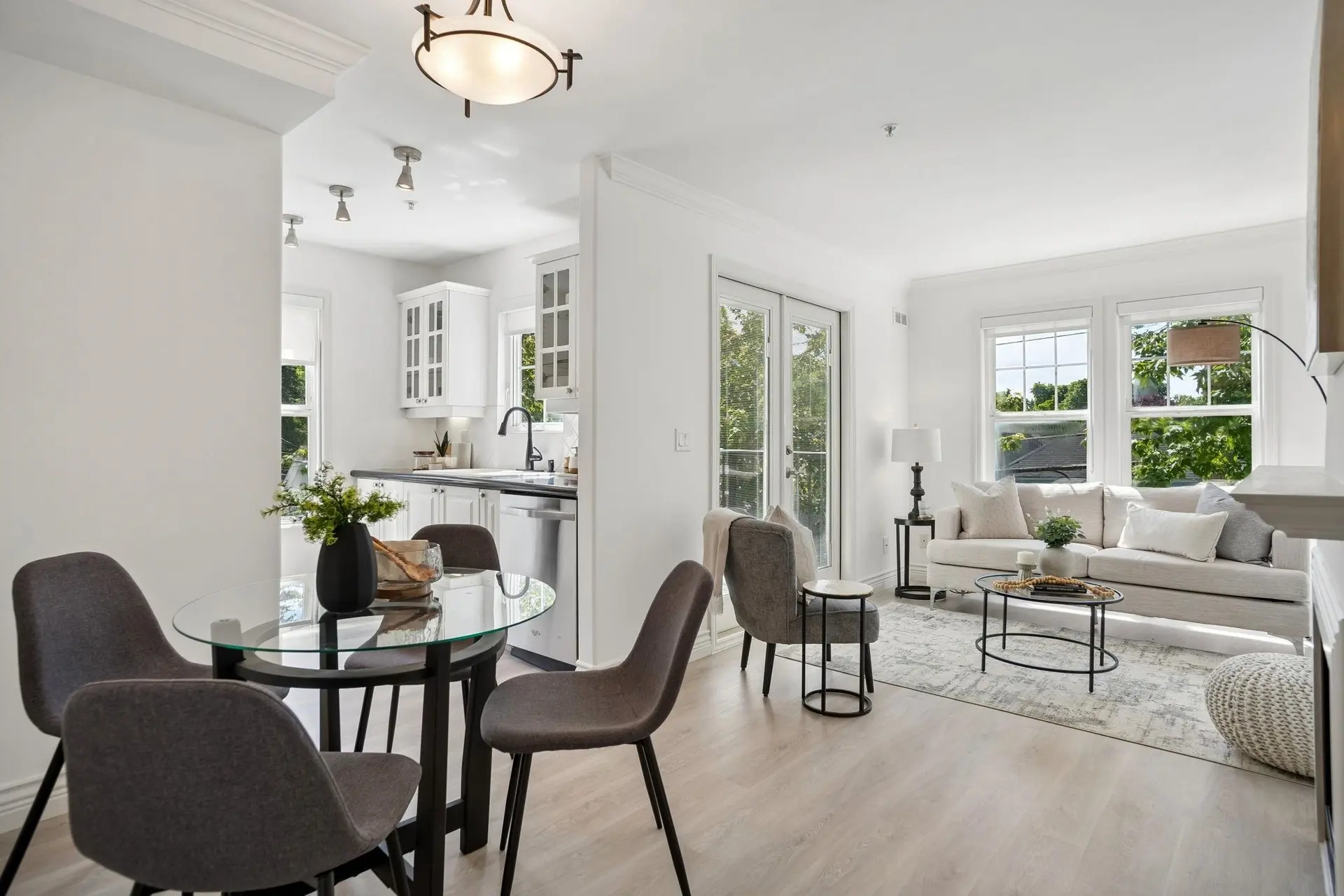 #305 962 W 16th Avenue - Image 5