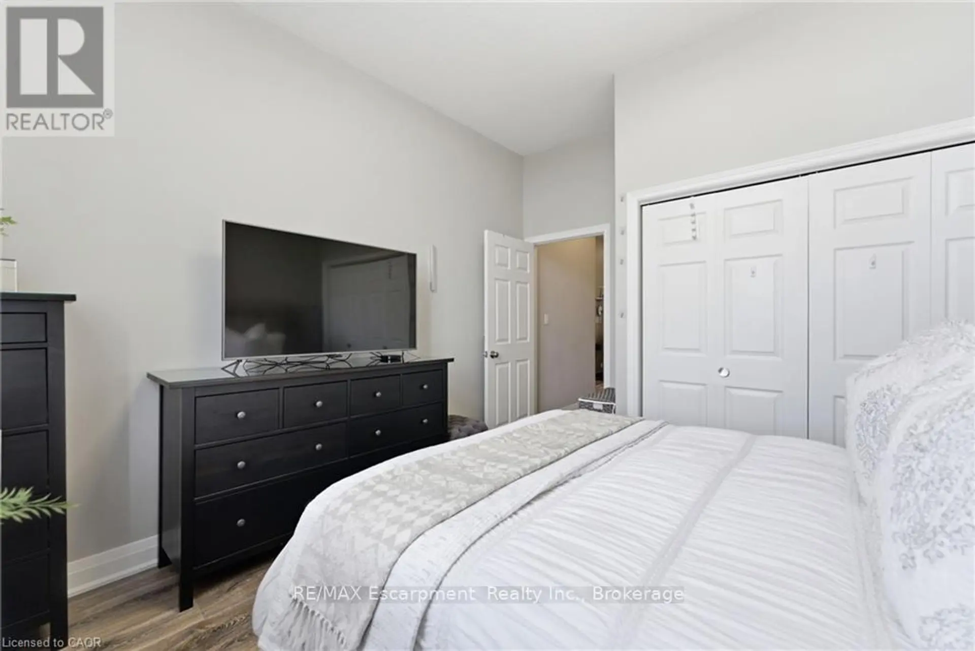 #322 262 DUNDAS STREET E - Image 12