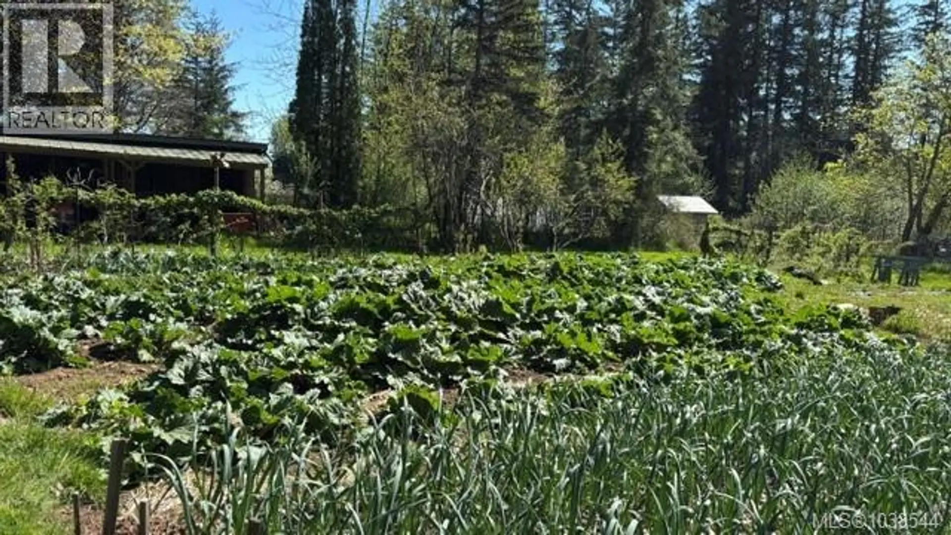5835 Island Hwy N - Image 15