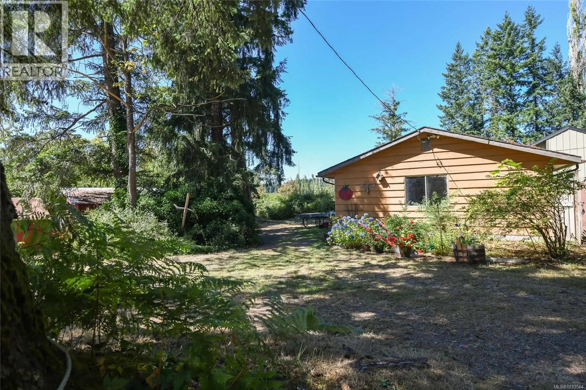 Property at 5835 Island Hwy N, Courtenay, BC