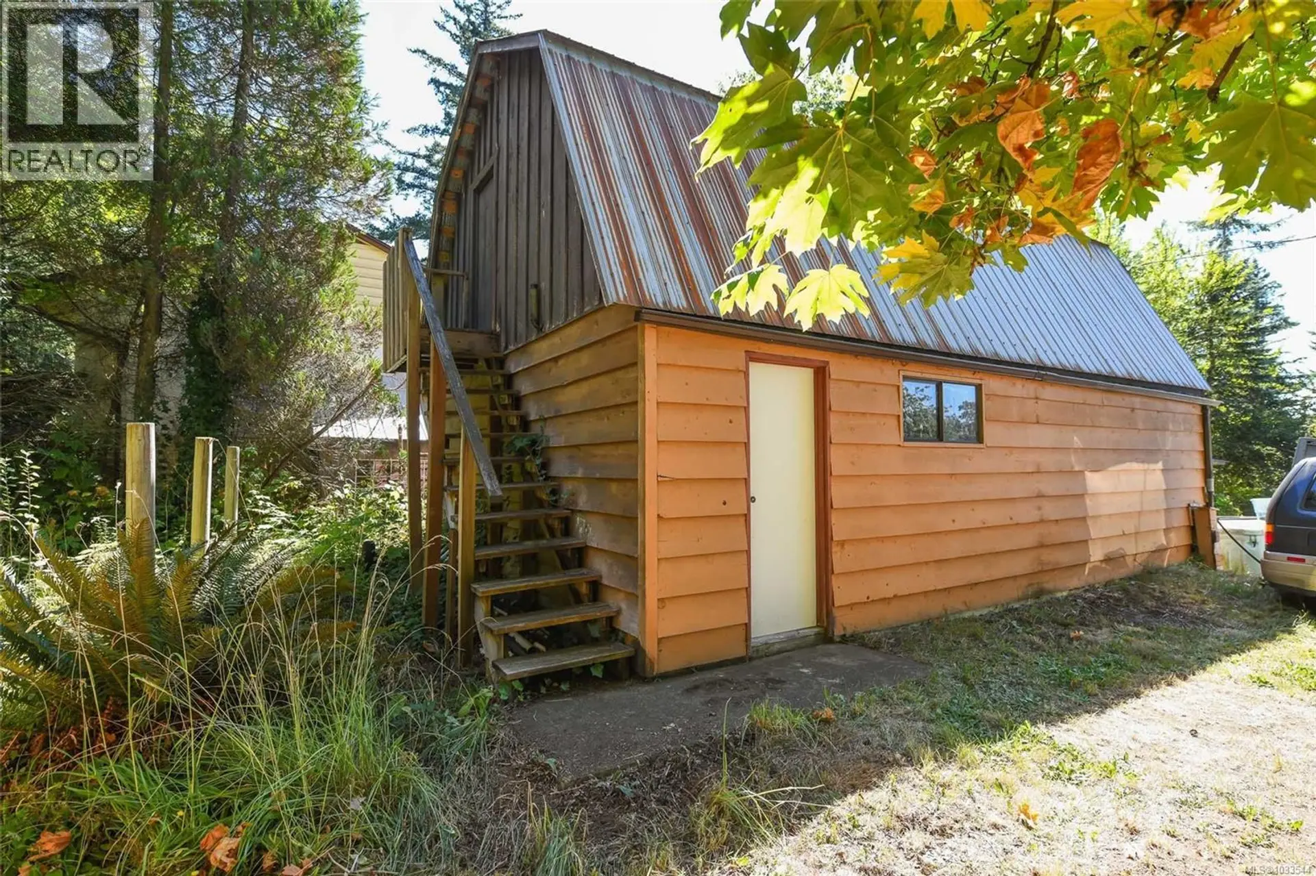 5835 Island Hwy N - Image 9