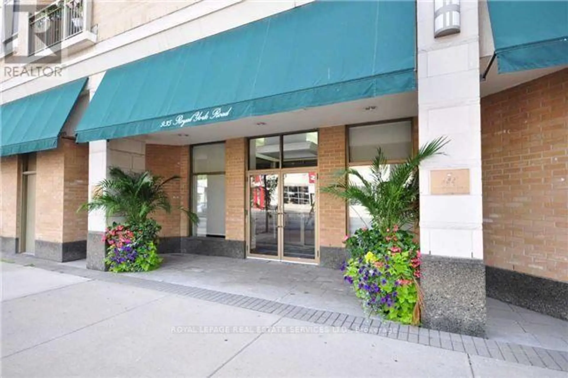 #305 935 ROYAL YORK ROAD - Image 1