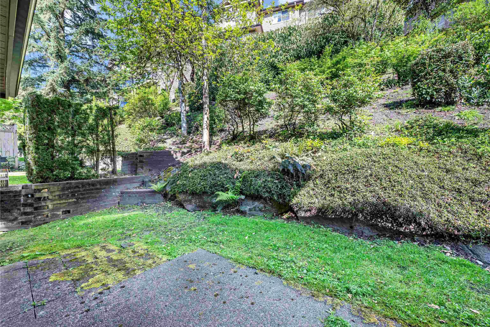 #142 2979 Panorama Drive - Image 20