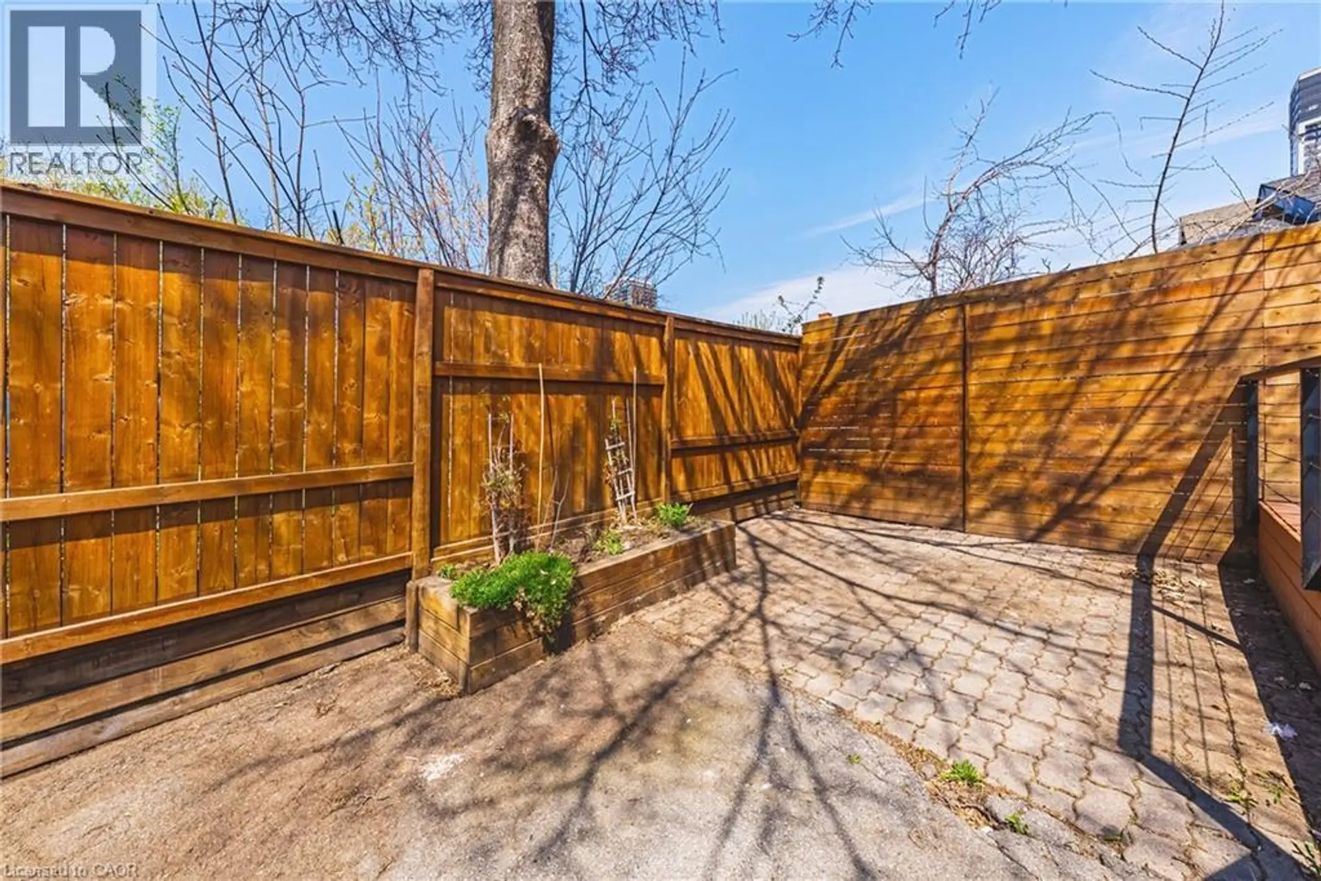 116 CATHARINE Street S - Image 17