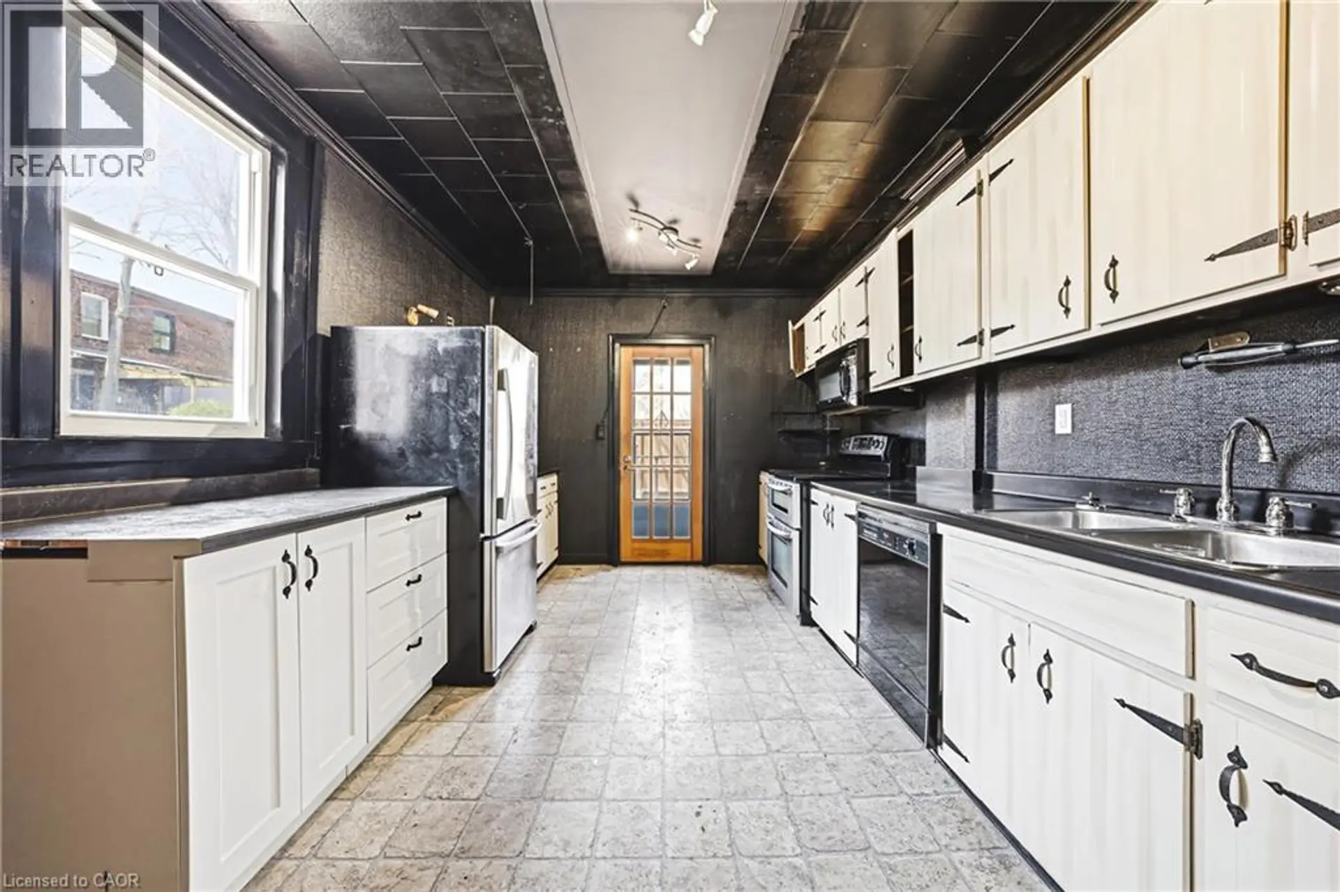 116 CATHARINE Street S - Image 5