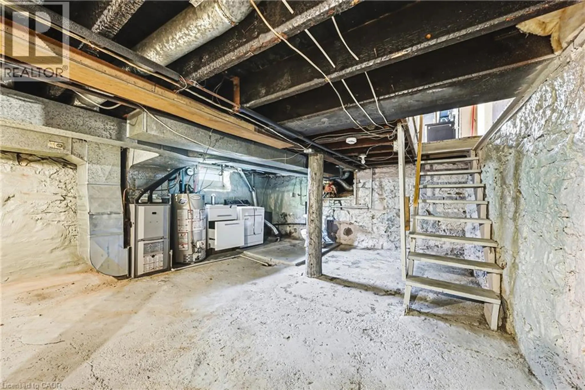116 CATHARINE Street S - Image 13