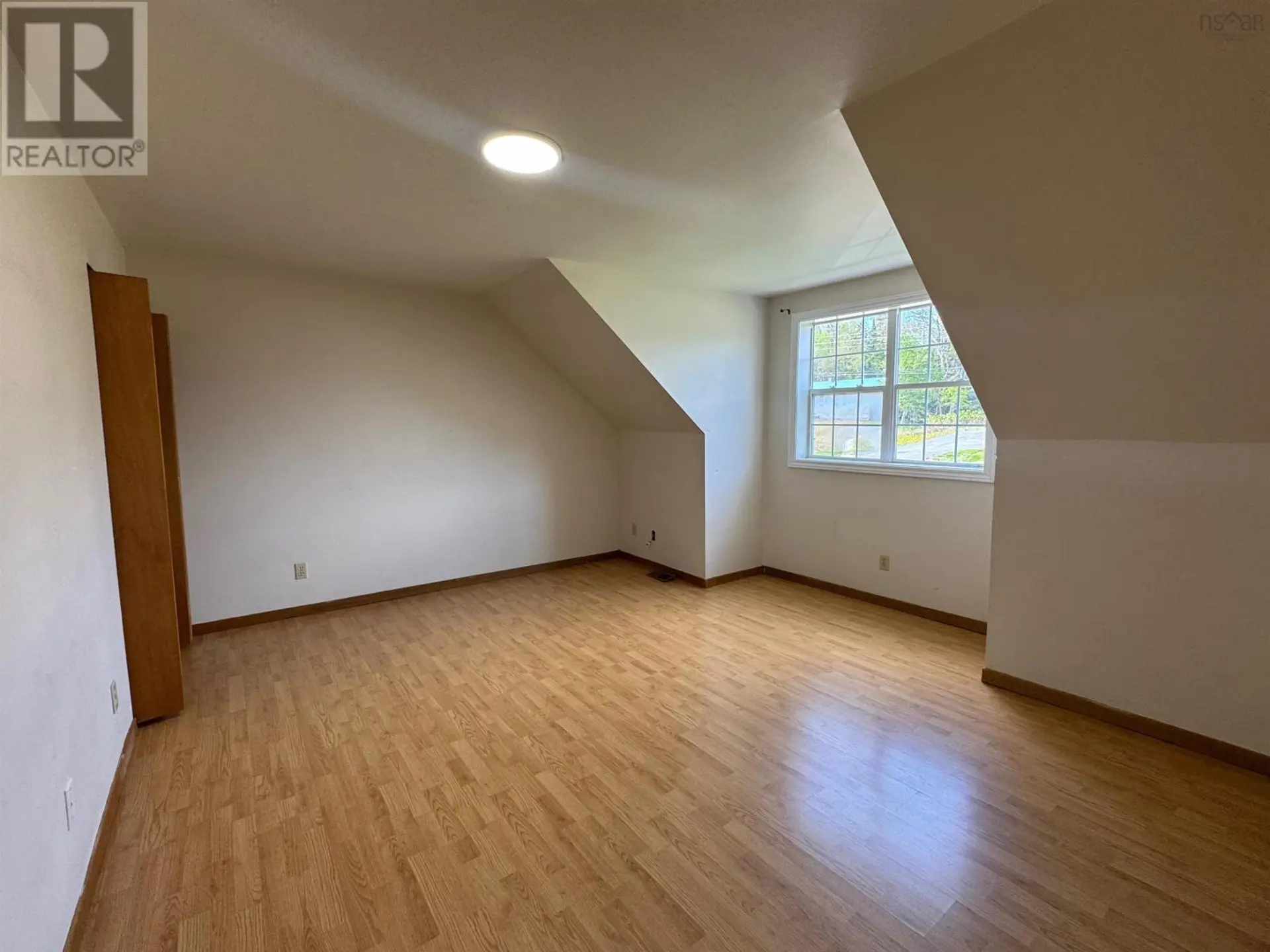 523/525 TRURO HEIGHTS Road - Image 10