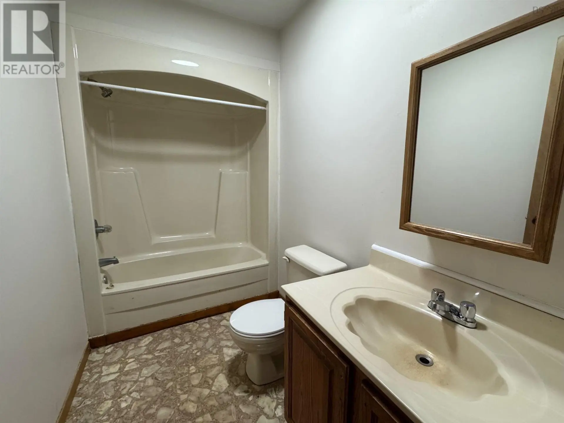 523/525 TRURO HEIGHTS Road - Image 12