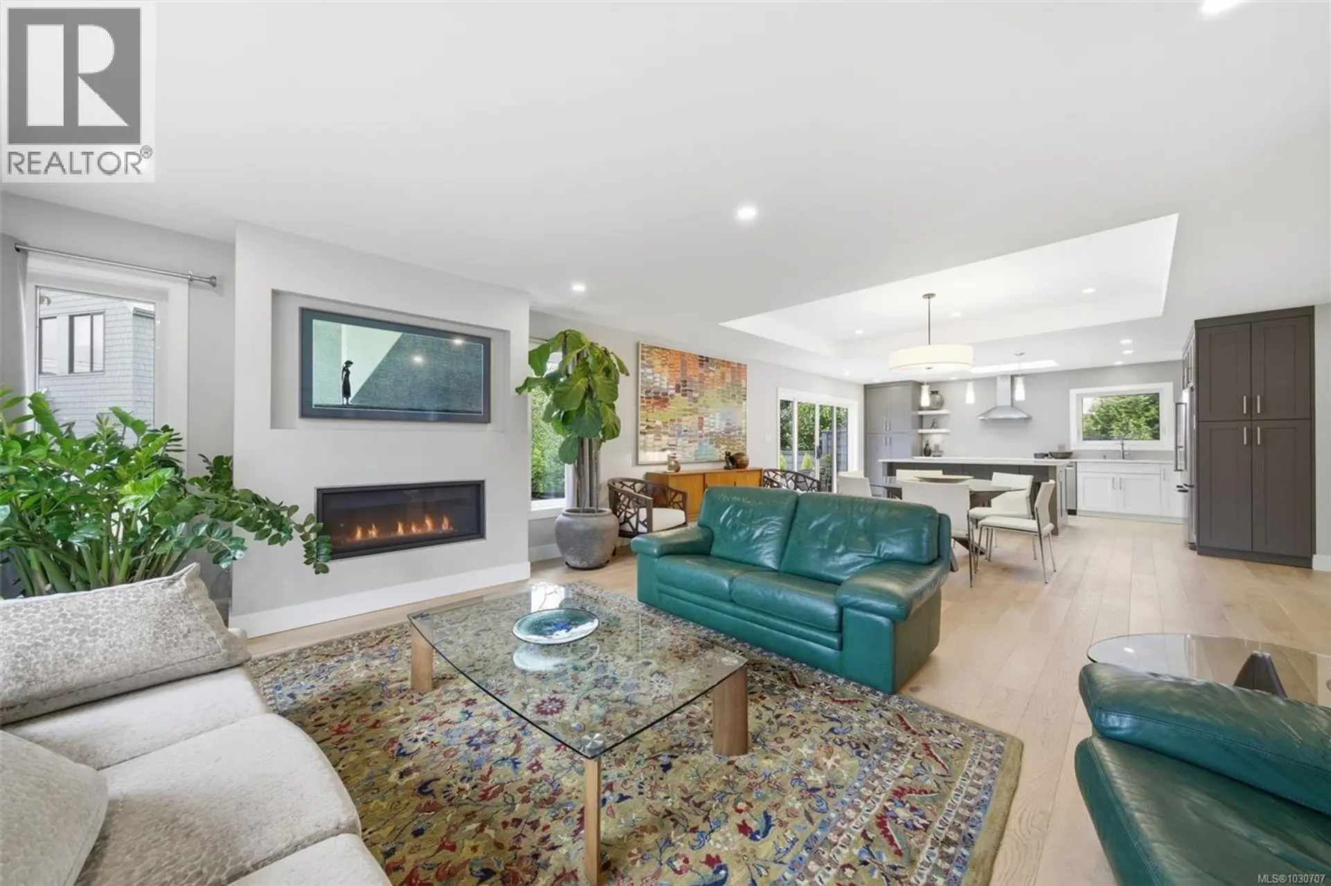 Property at 910 Foul Bay Rd, Victoria, BC