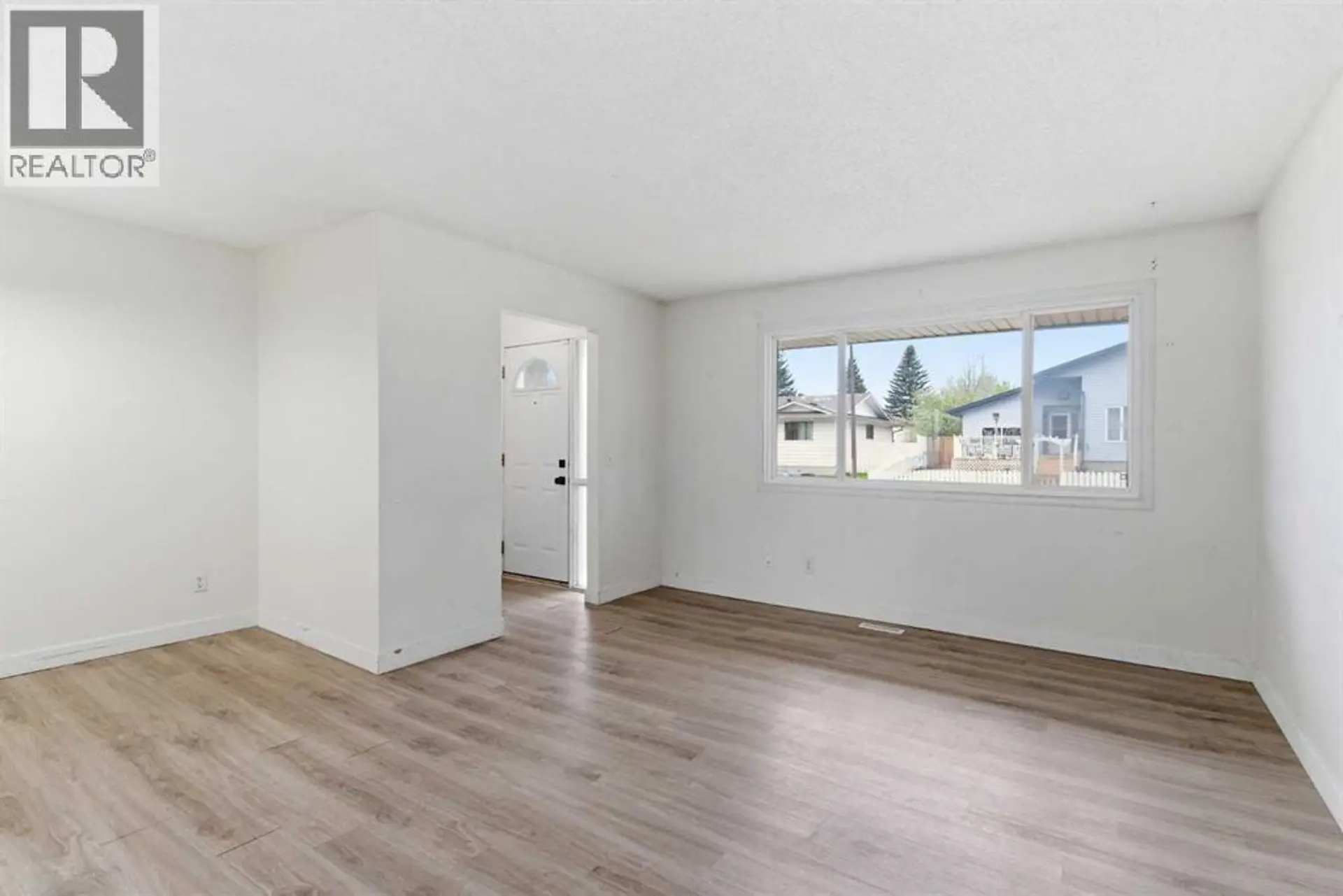 804 Madeira Drive NE - Image 3