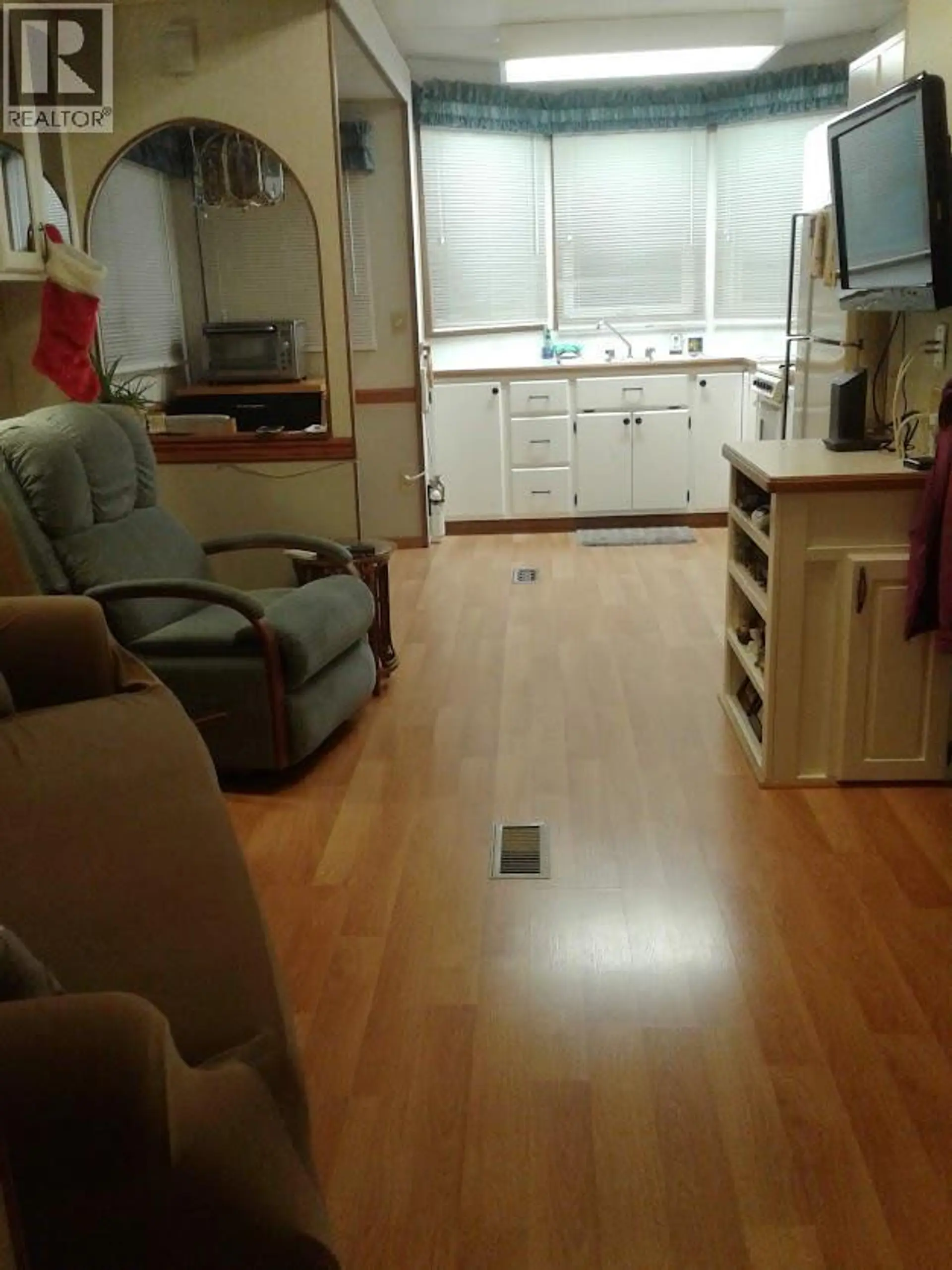 #823 415 Commonwealth Road - Image 5