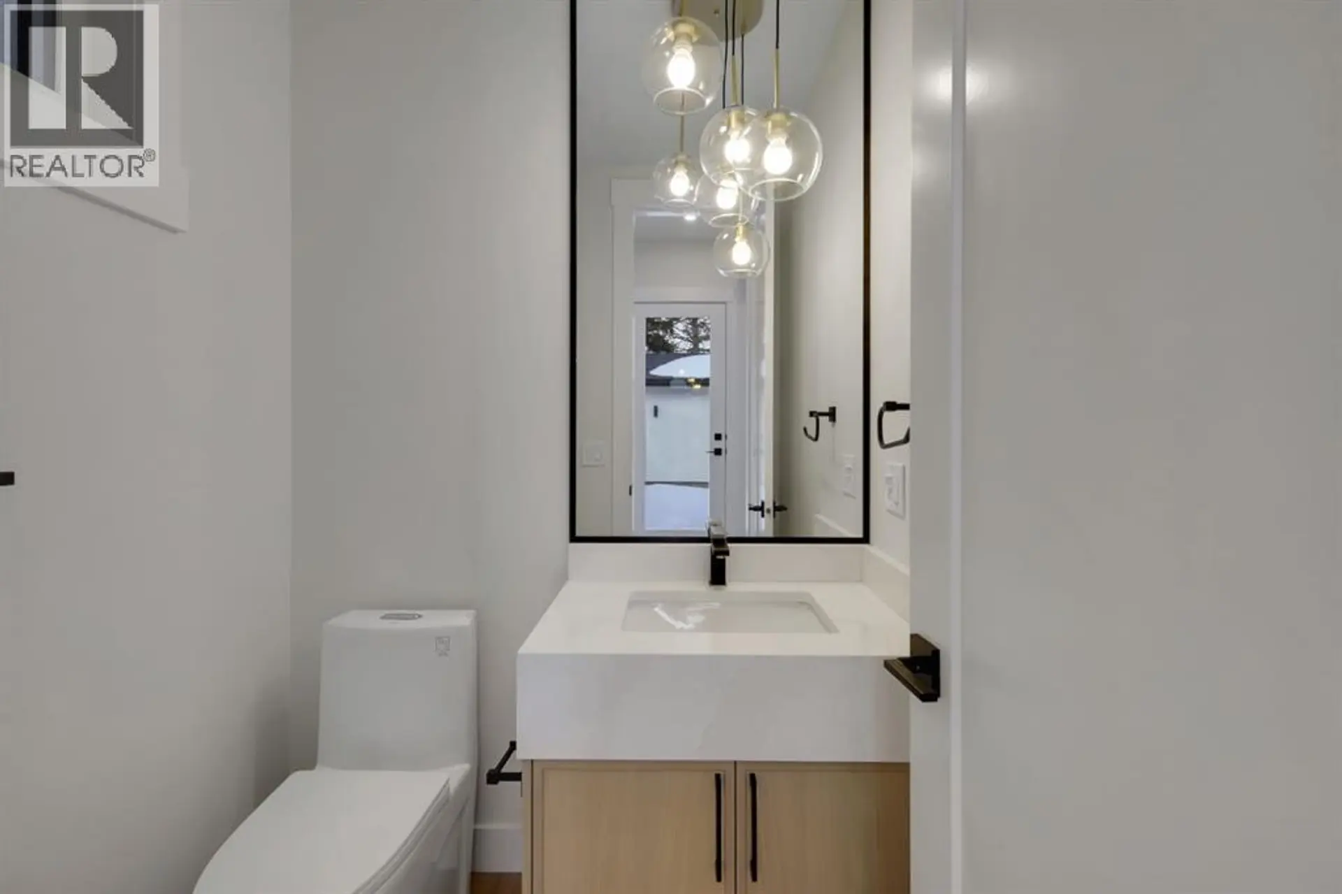 1634 21 Avenue NW - Image 5