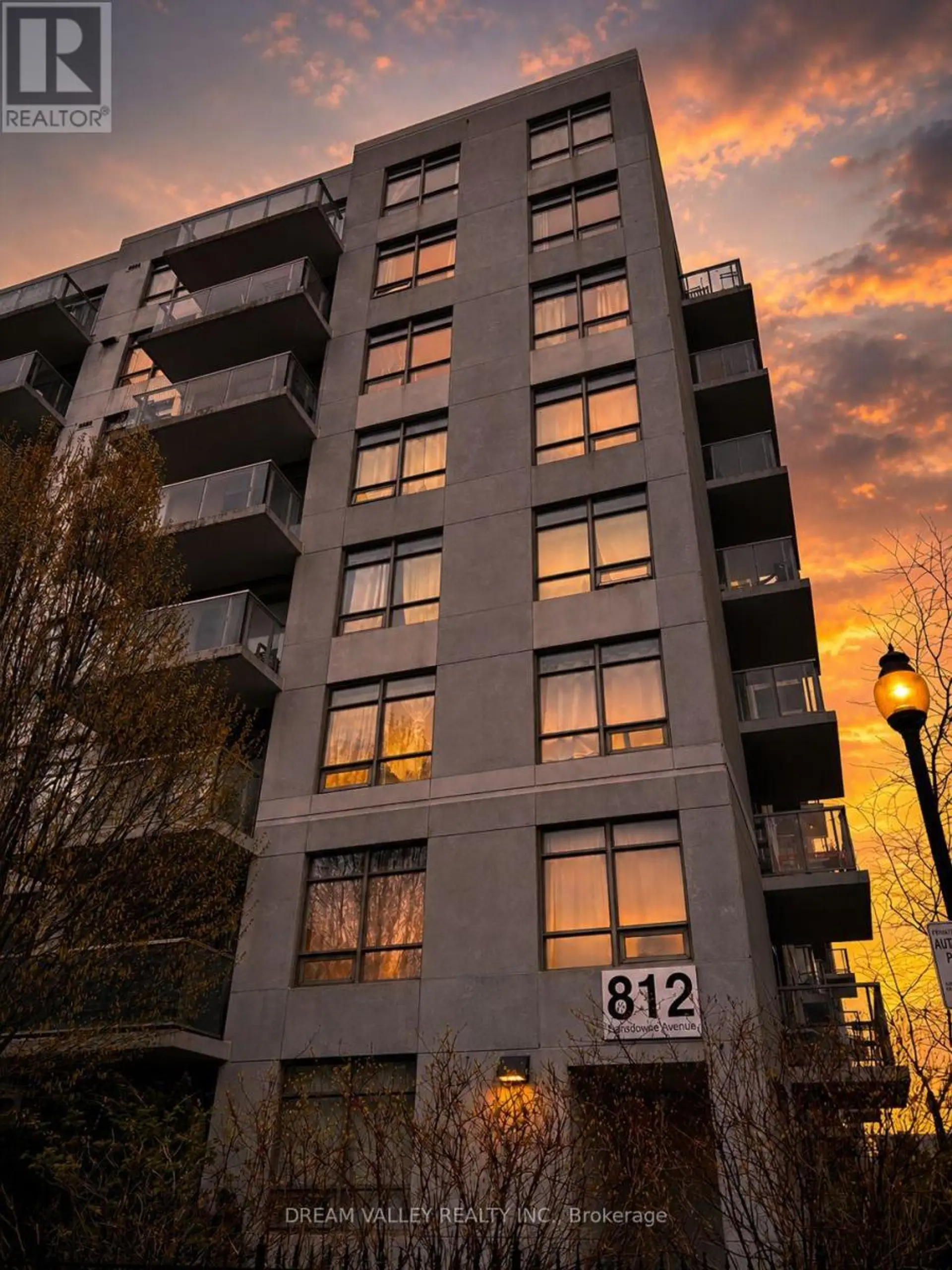 #1114 812 LANSDOWNE AVENUE - Image 1