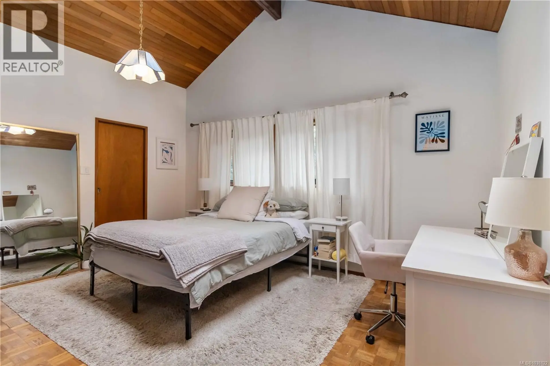 2753 Arbutus Rd - Image 13