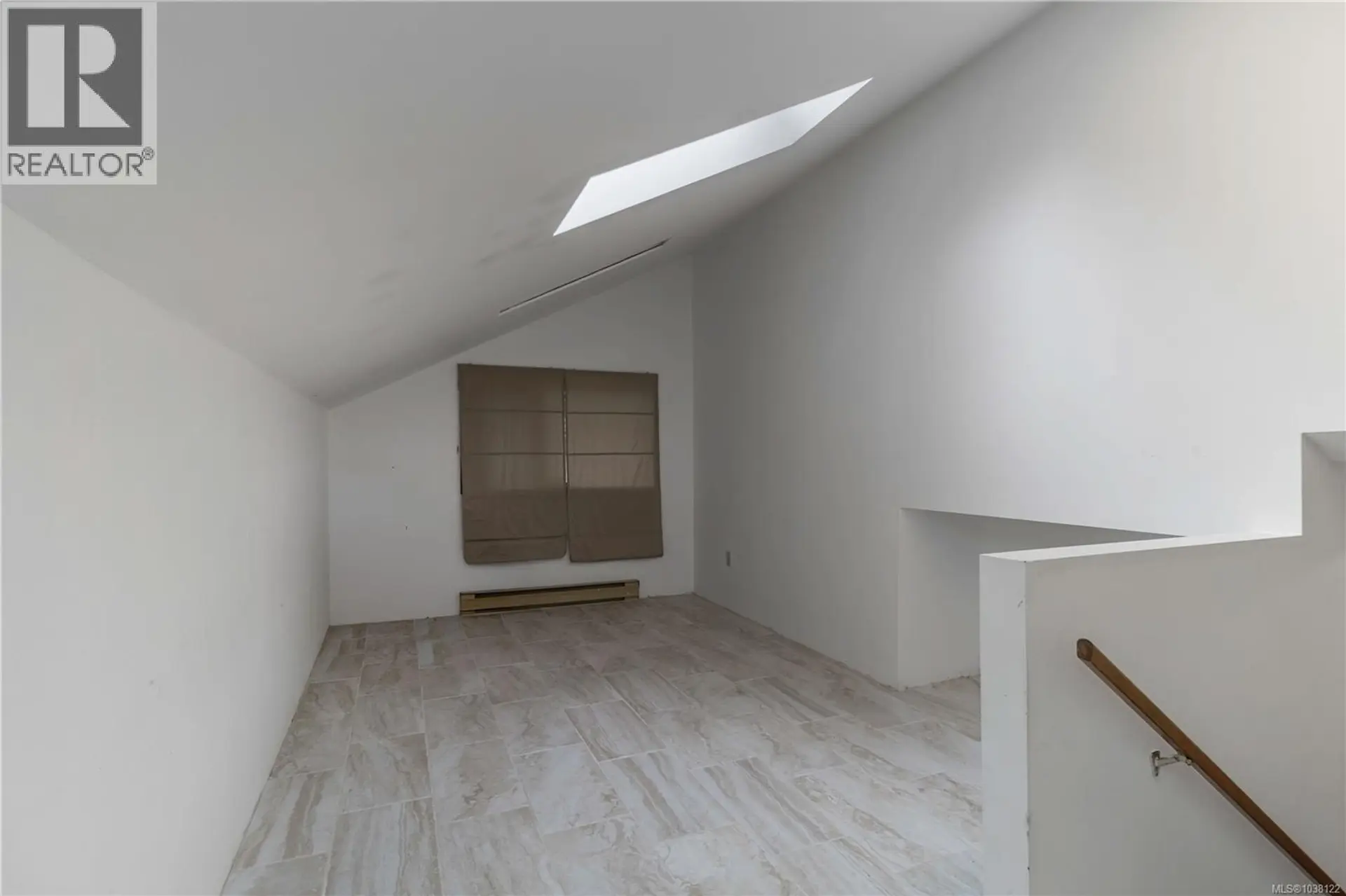 2753 Arbutus Rd - Image 15