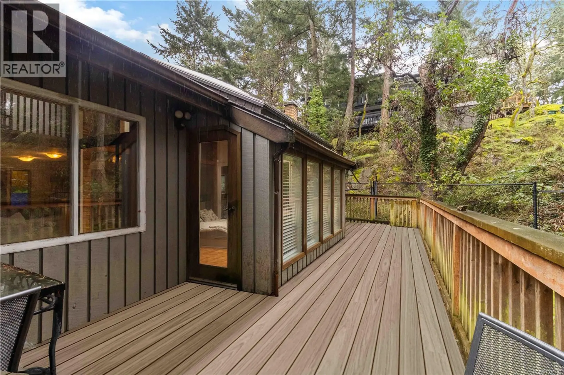 2753 Arbutus Rd - Image 18