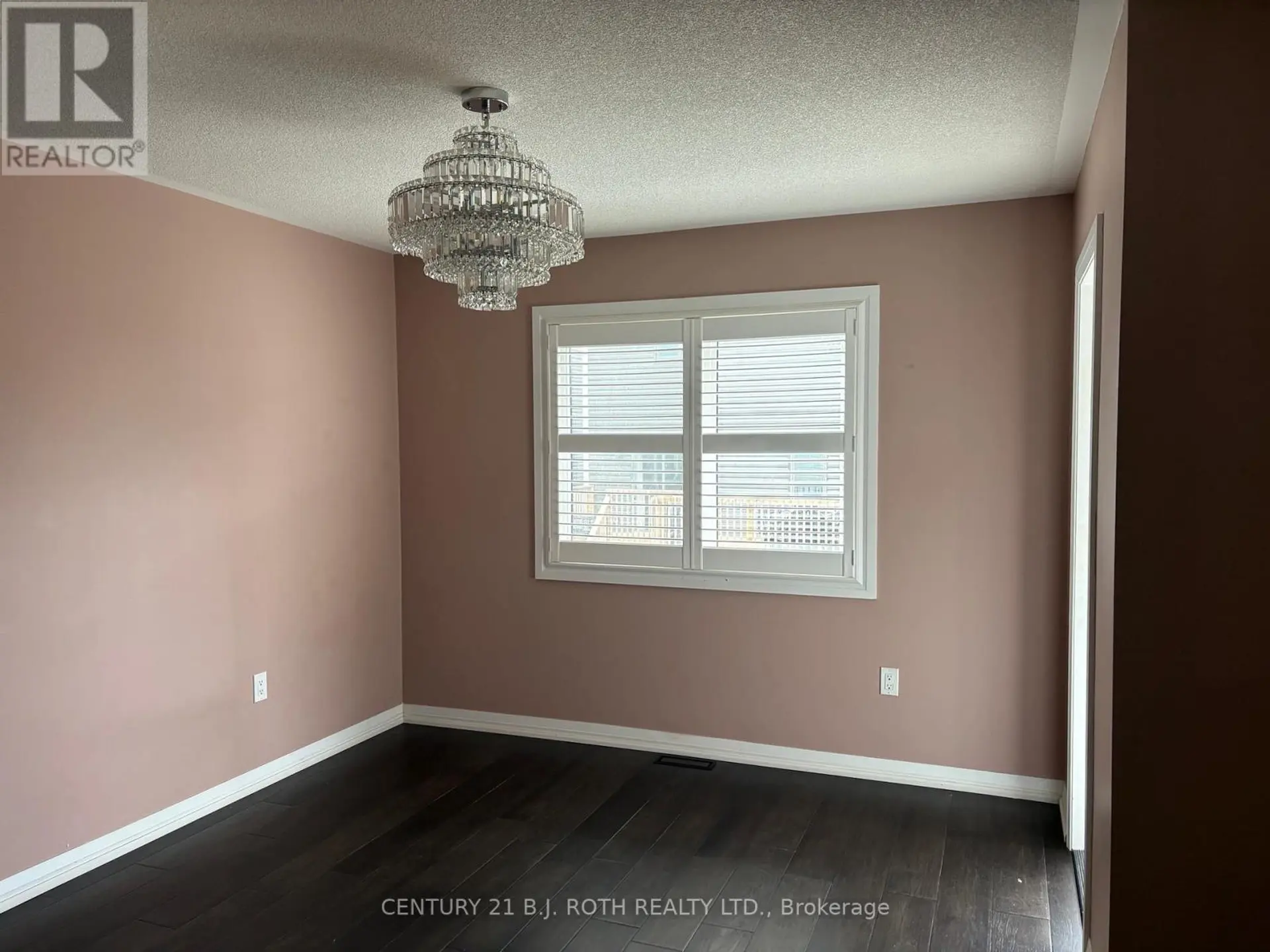 34 ALASKAN HEIGHTS - Image 13