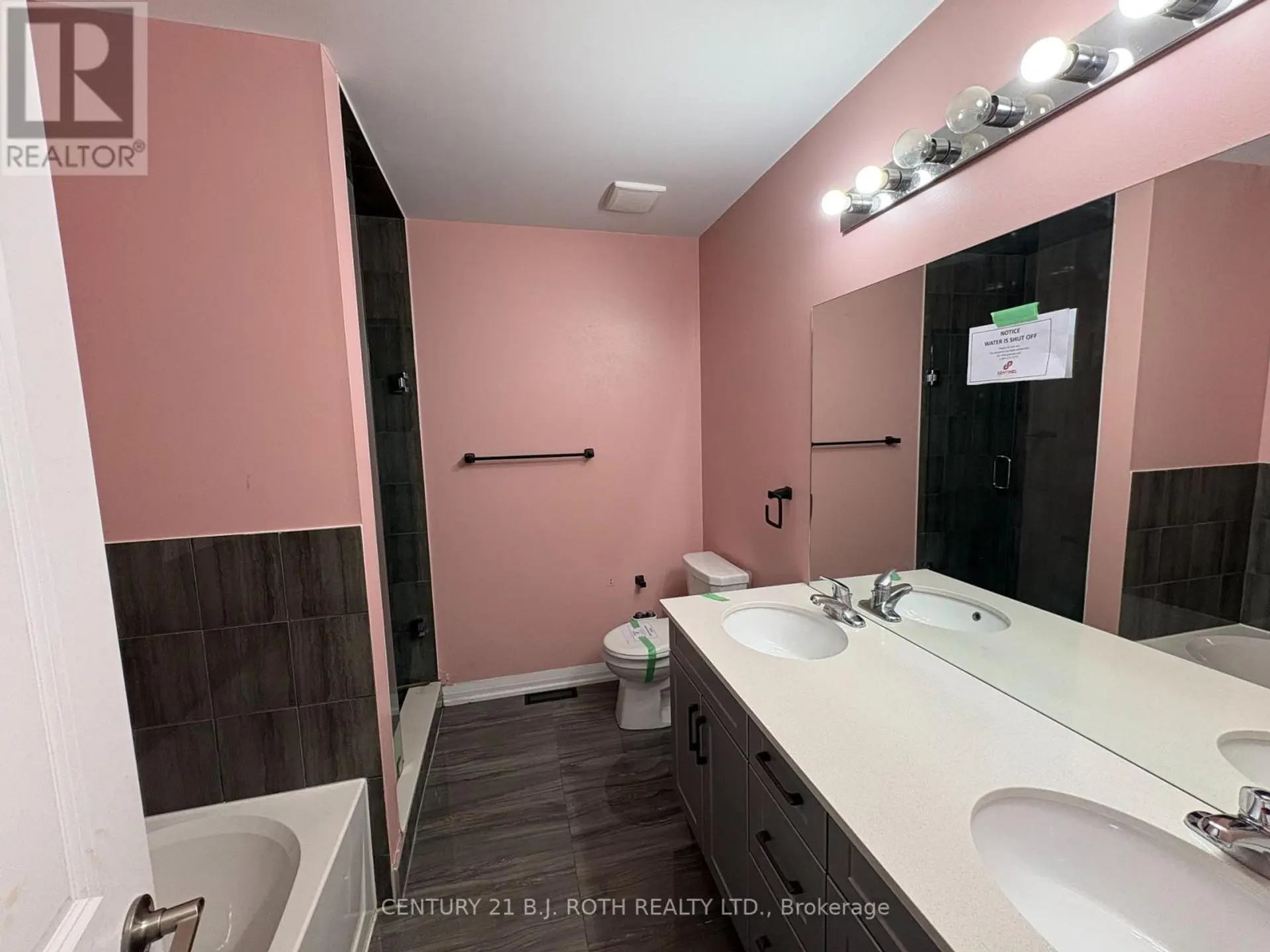 34 ALASKAN HEIGHTS - Image 15
