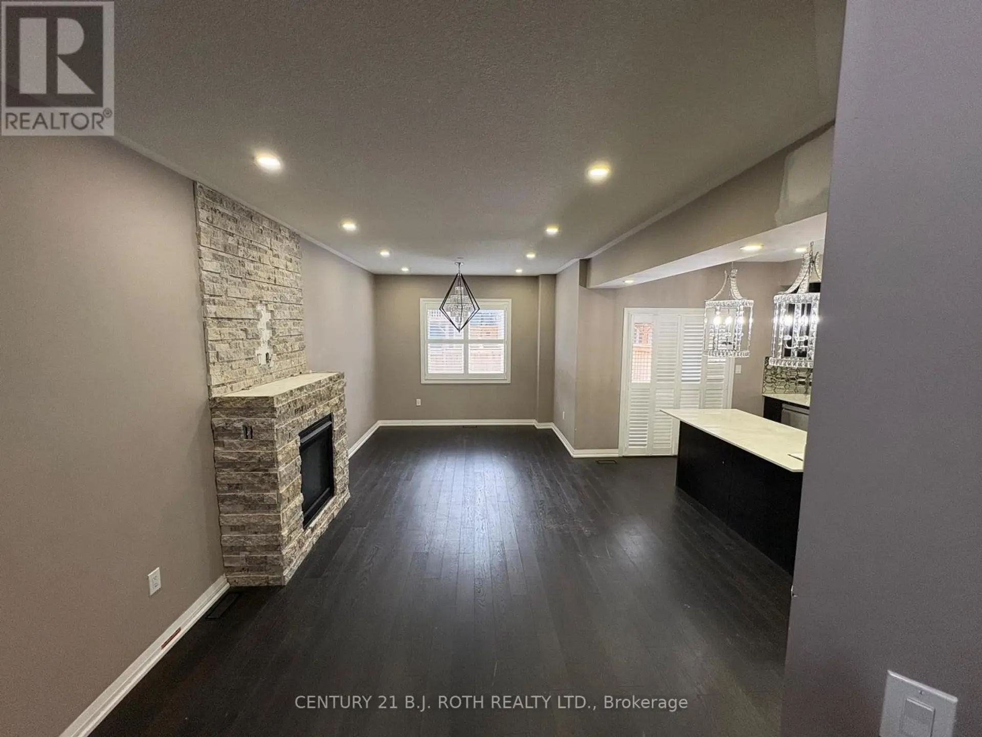 34 ALASKAN HEIGHTS - Image 2