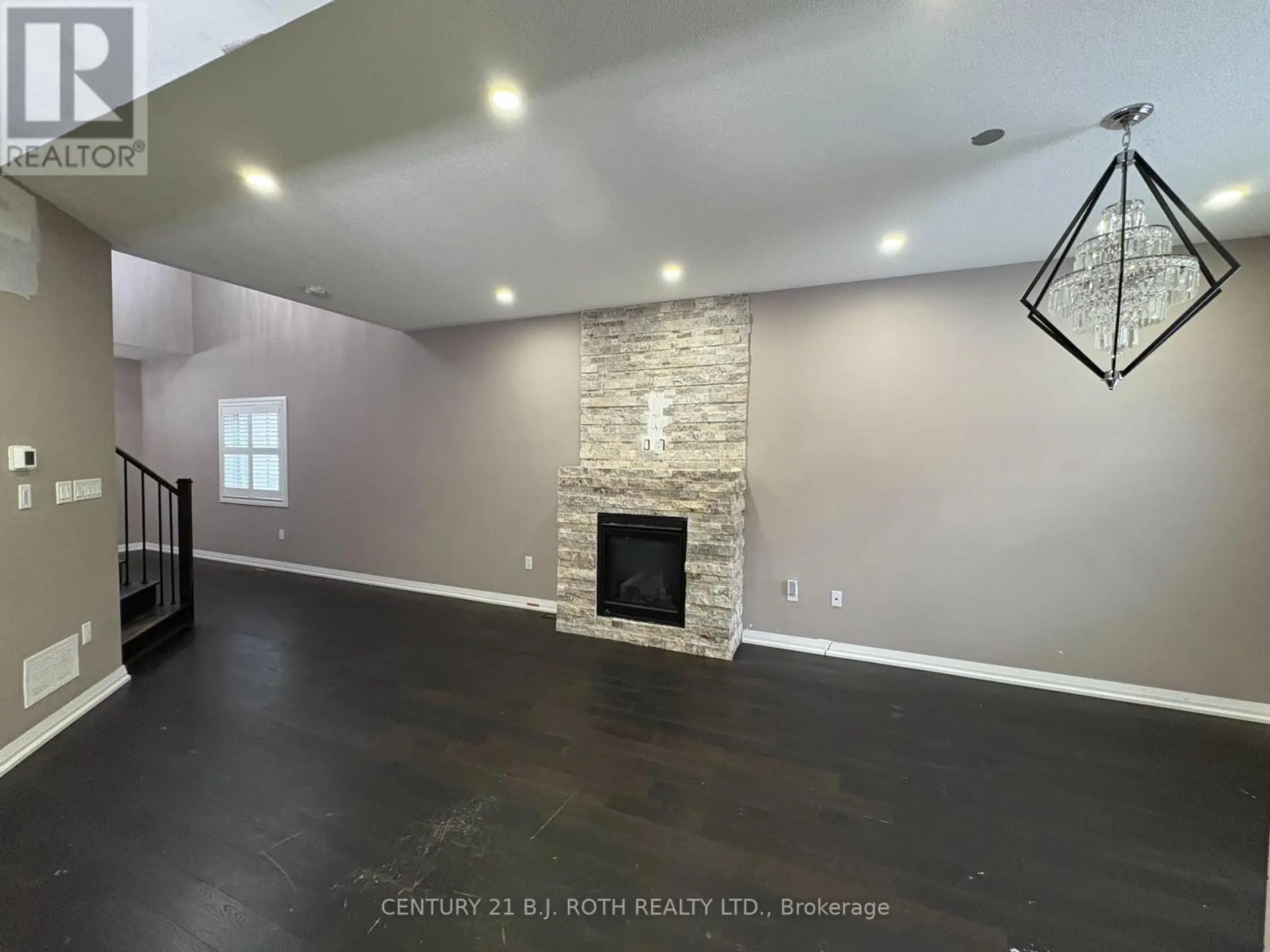 34 ALASKAN HEIGHTS - Image 8