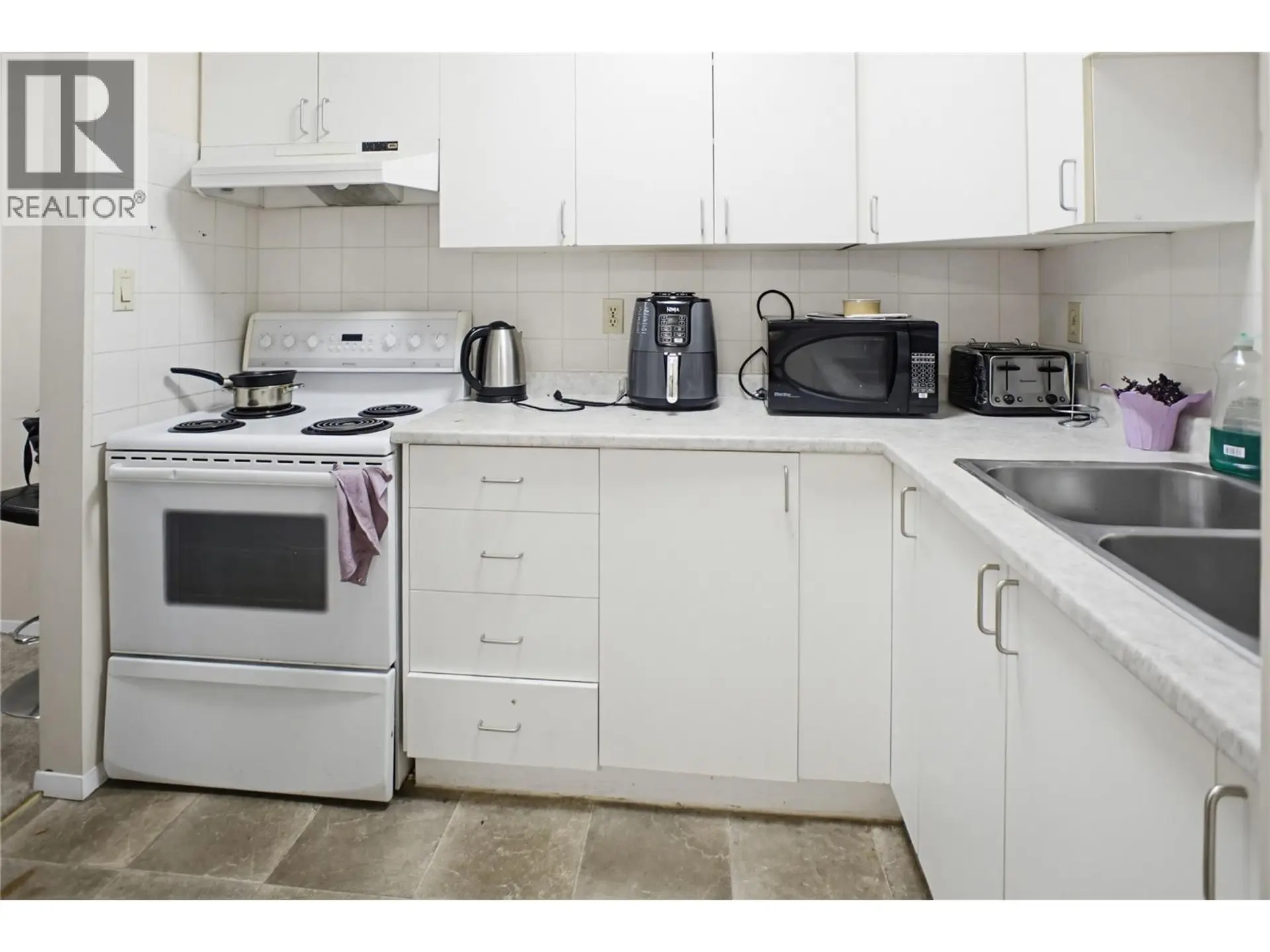 #70 1435 Summit Drive - Image 3