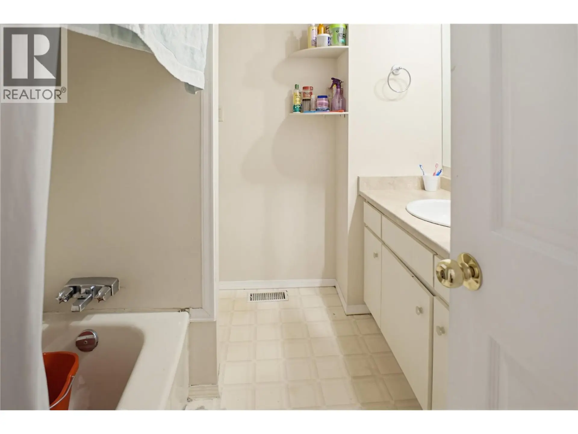 #70 1435 Summit Drive - Image 8