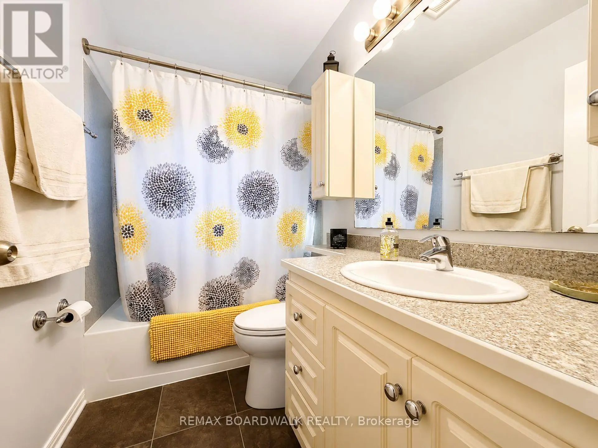 625 CLARKE AVENUE - Image 13