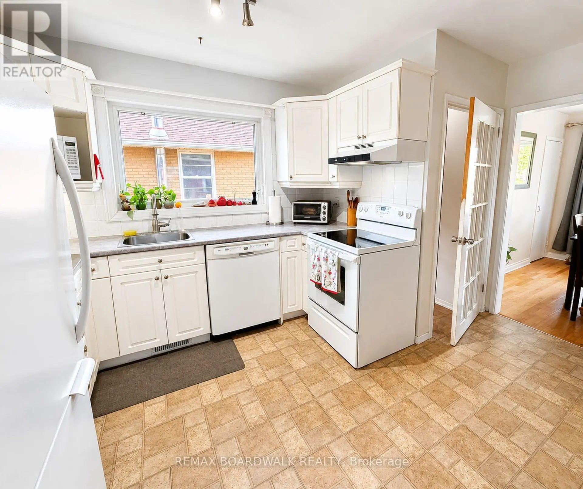 625 CLARKE AVENUE - Image 6