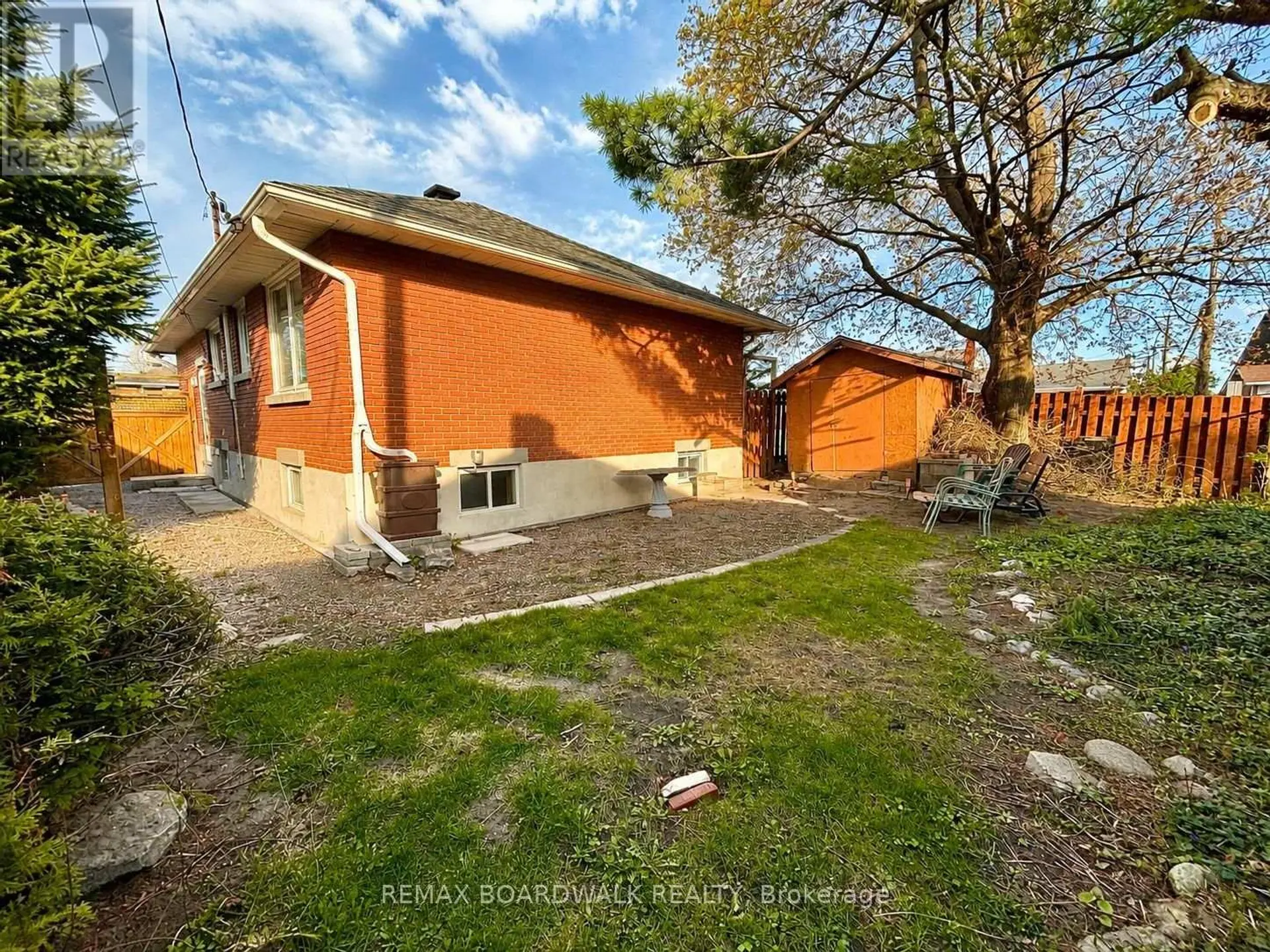 625 CLARKE AVENUE - Image 16