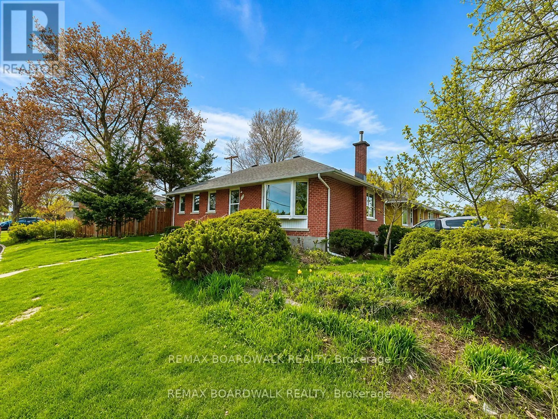 625 CLARKE AVENUE - Image 2