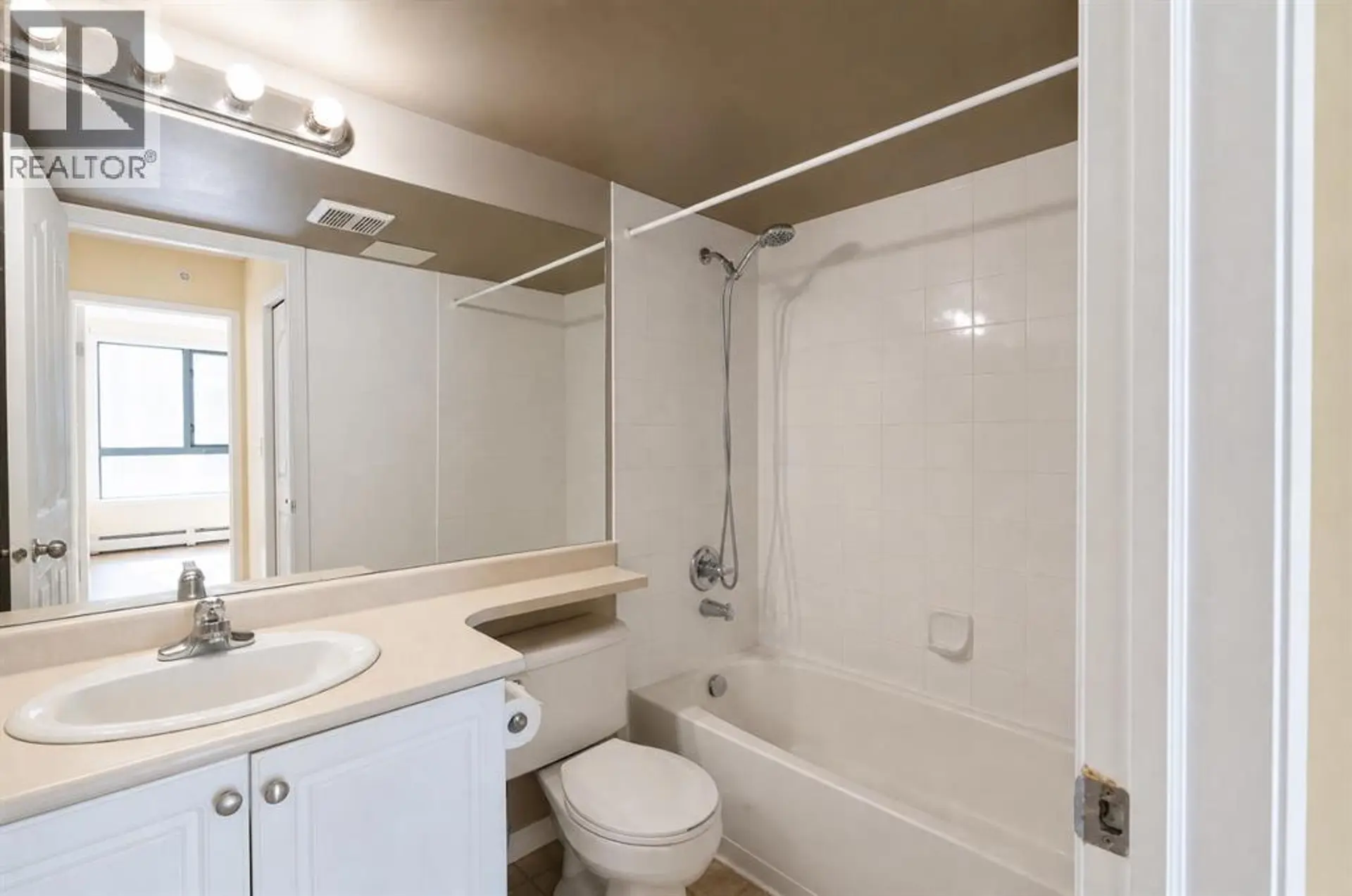 #318 1111 6 Avenue SW - Image 8