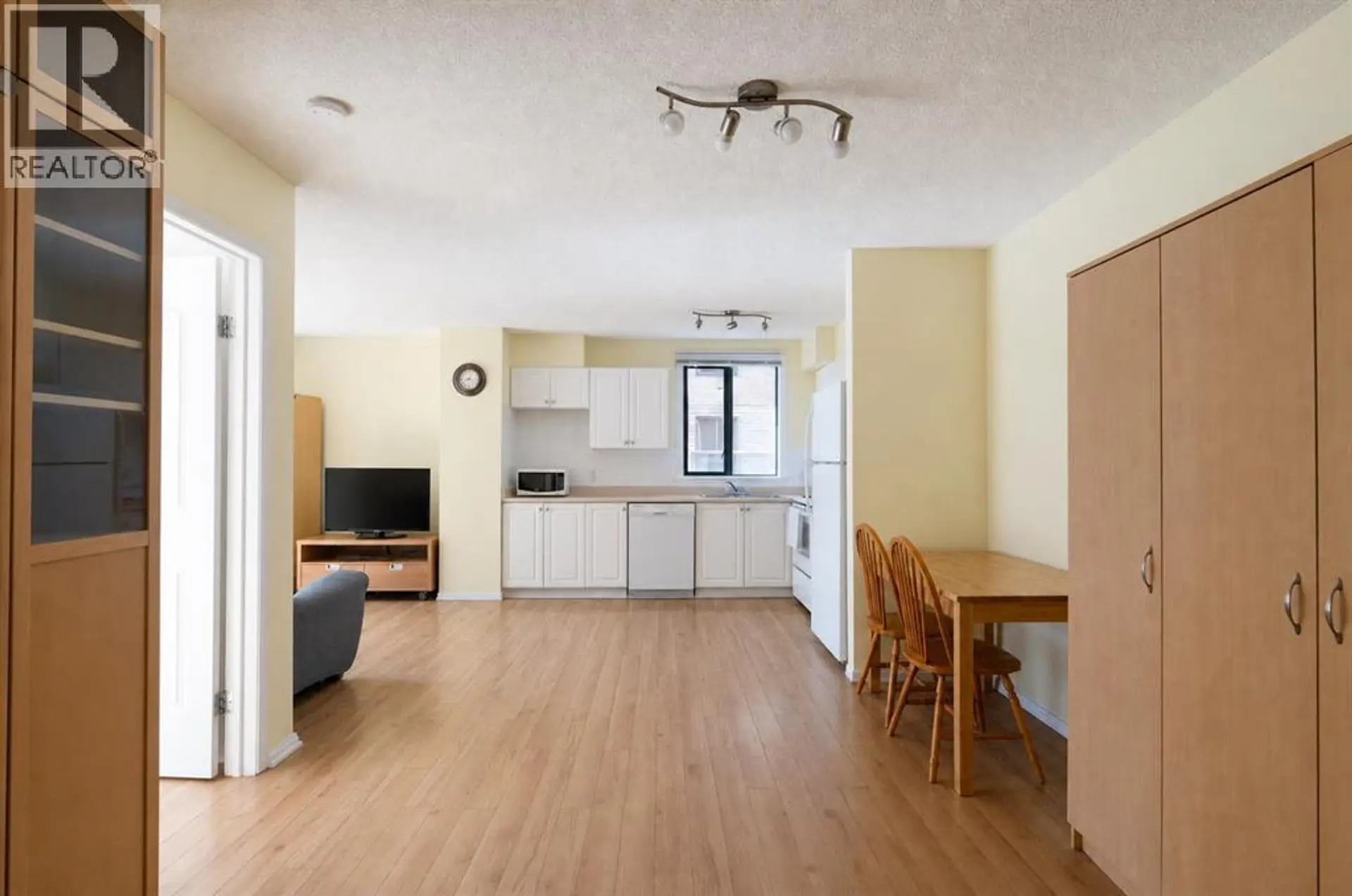 #318 1111 6 Avenue SW - Image 2