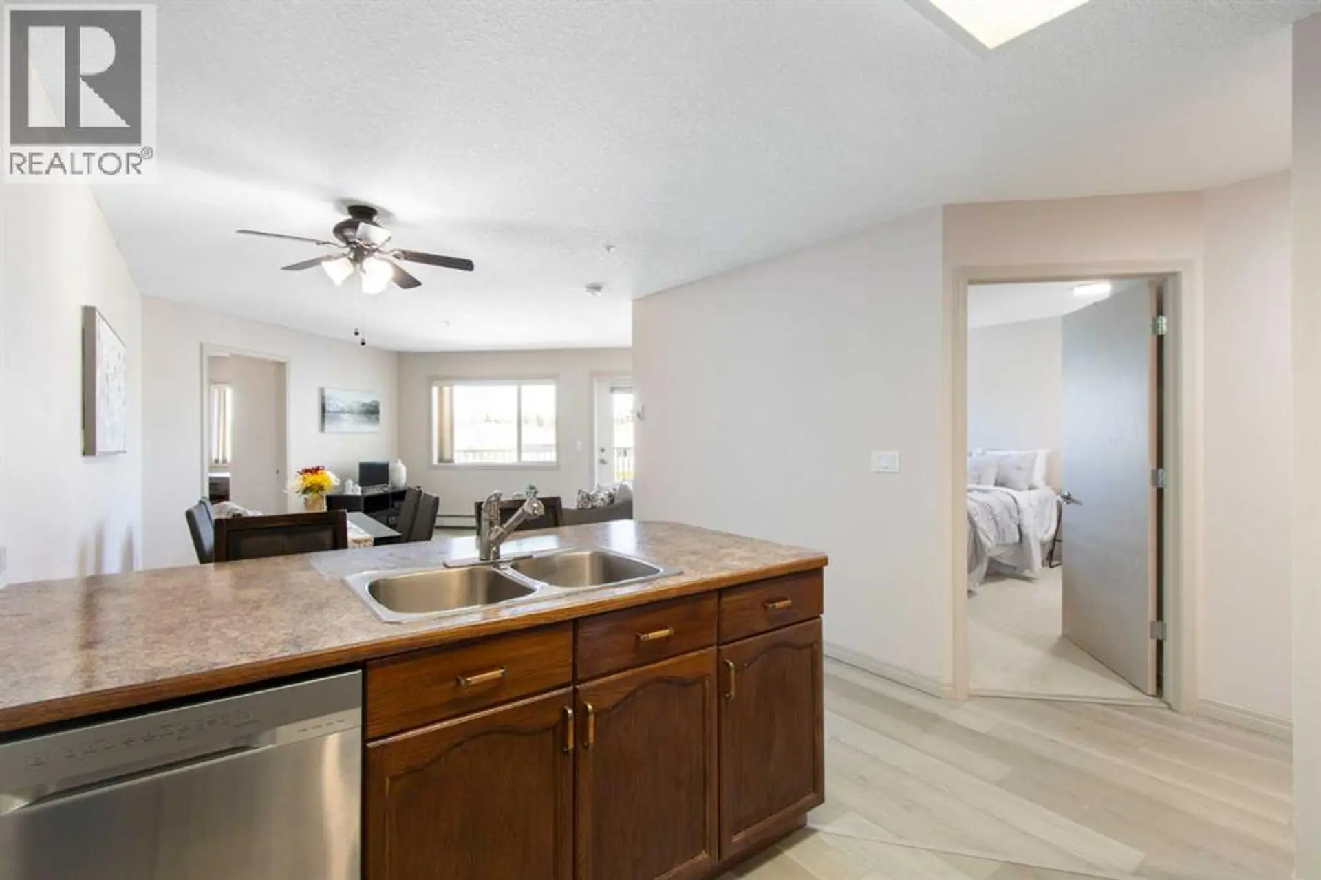#210 3 Parklane Way - Image 3