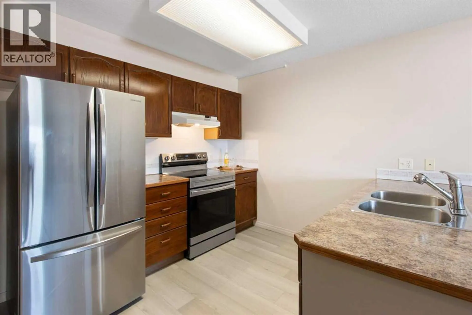#210 3 Parklane Way - Image 2