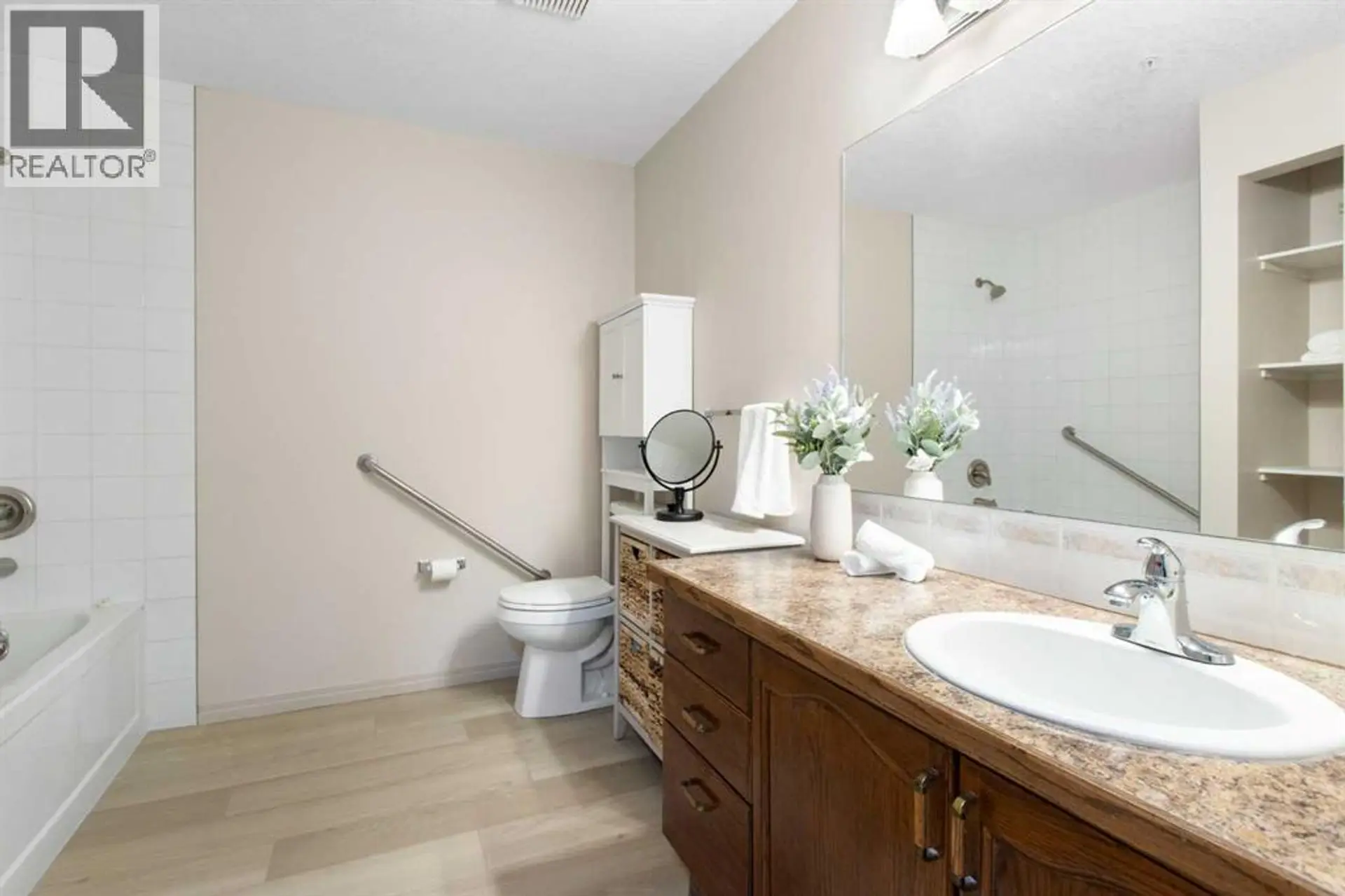 #210 3 Parklane Way - Image 4