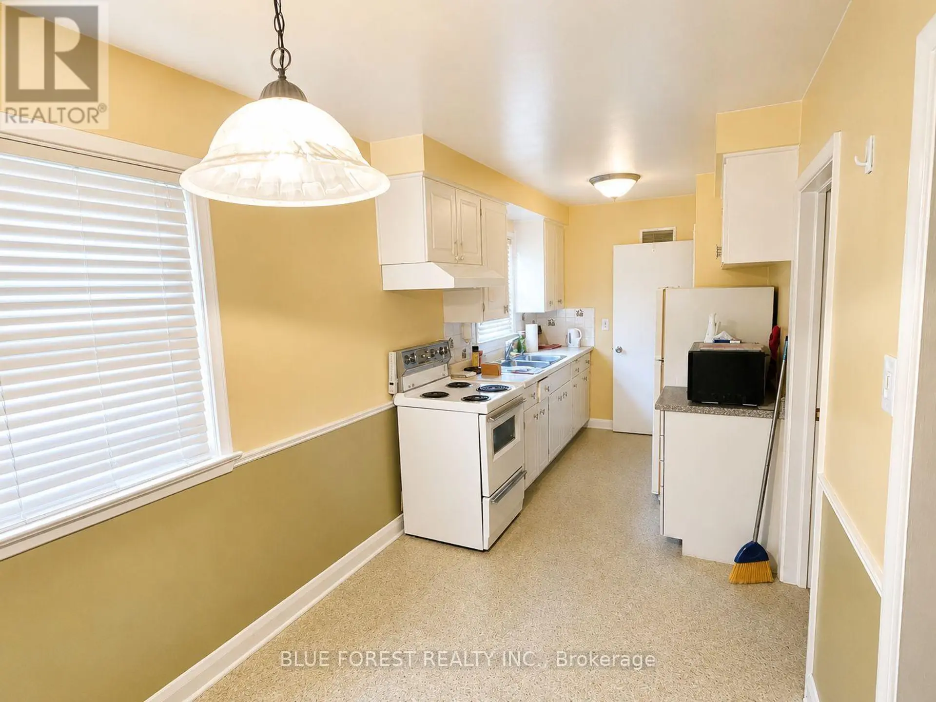 223 WINNIPEG STREET - Image 3