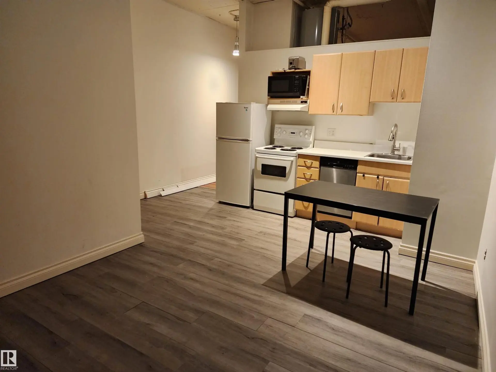 #1002 10024 JASPER AV NW - Image 2
