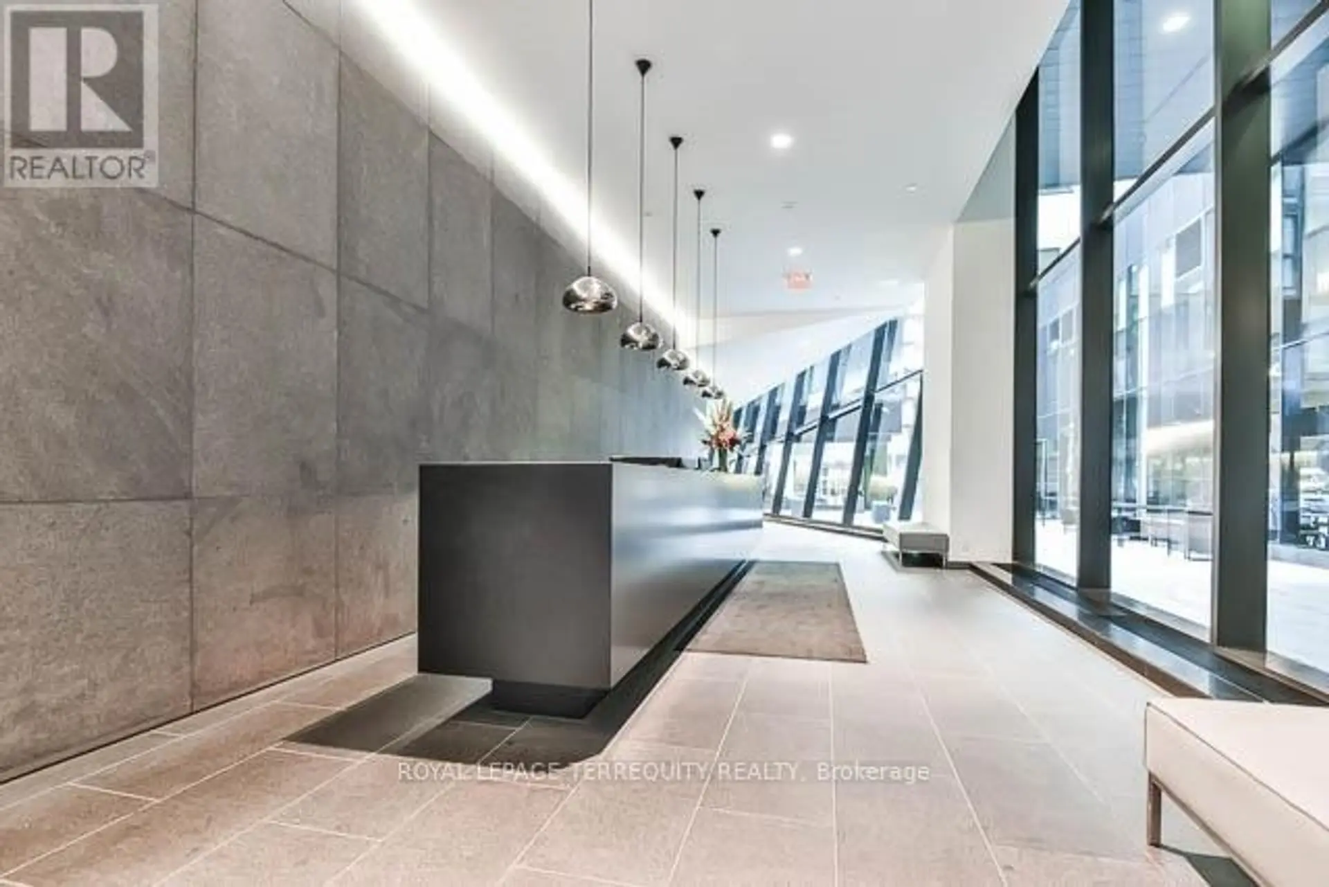#215 629 KING STREET W - Image 2