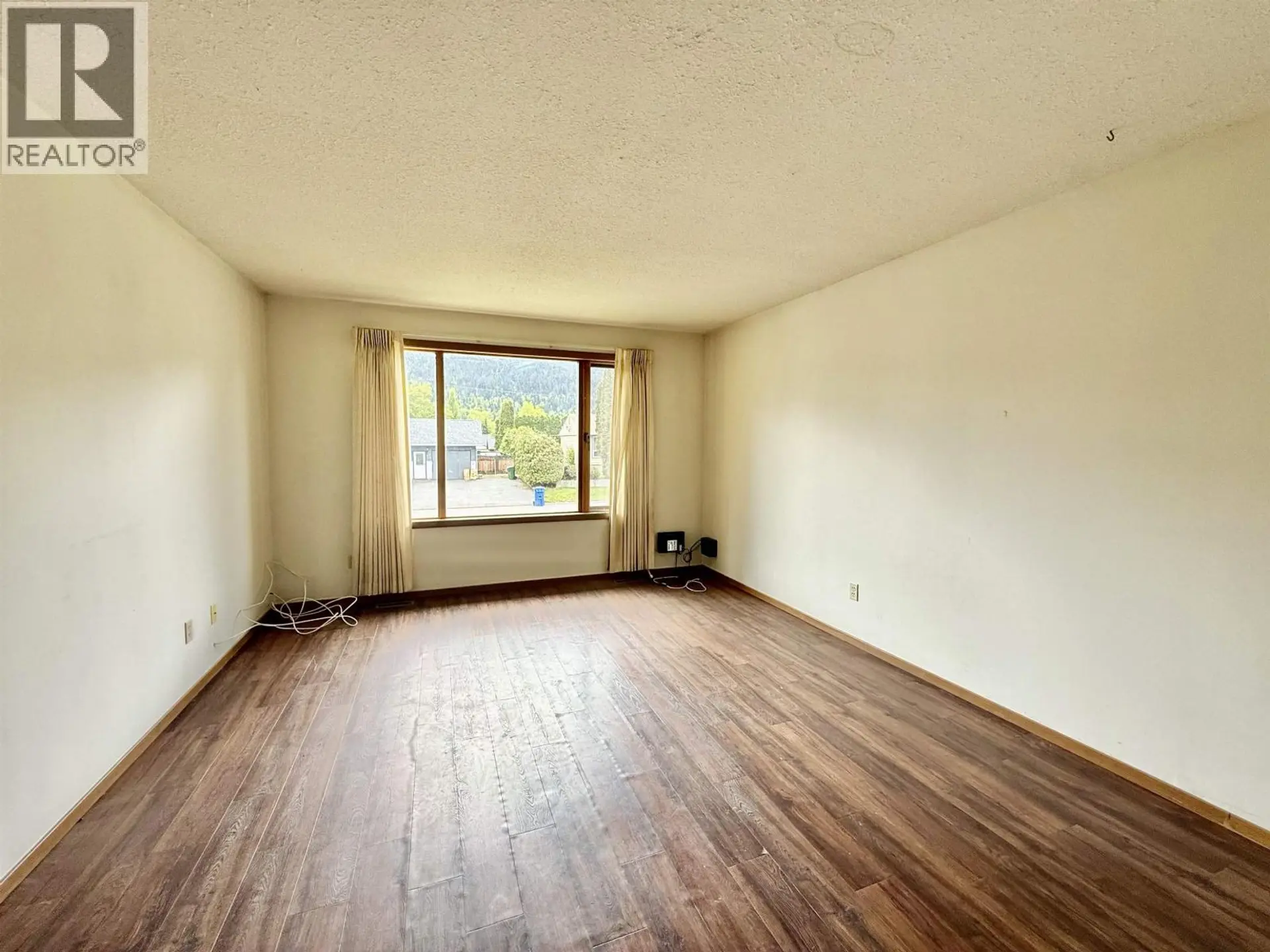 4086 FOURTH AVENUE - Image 6
