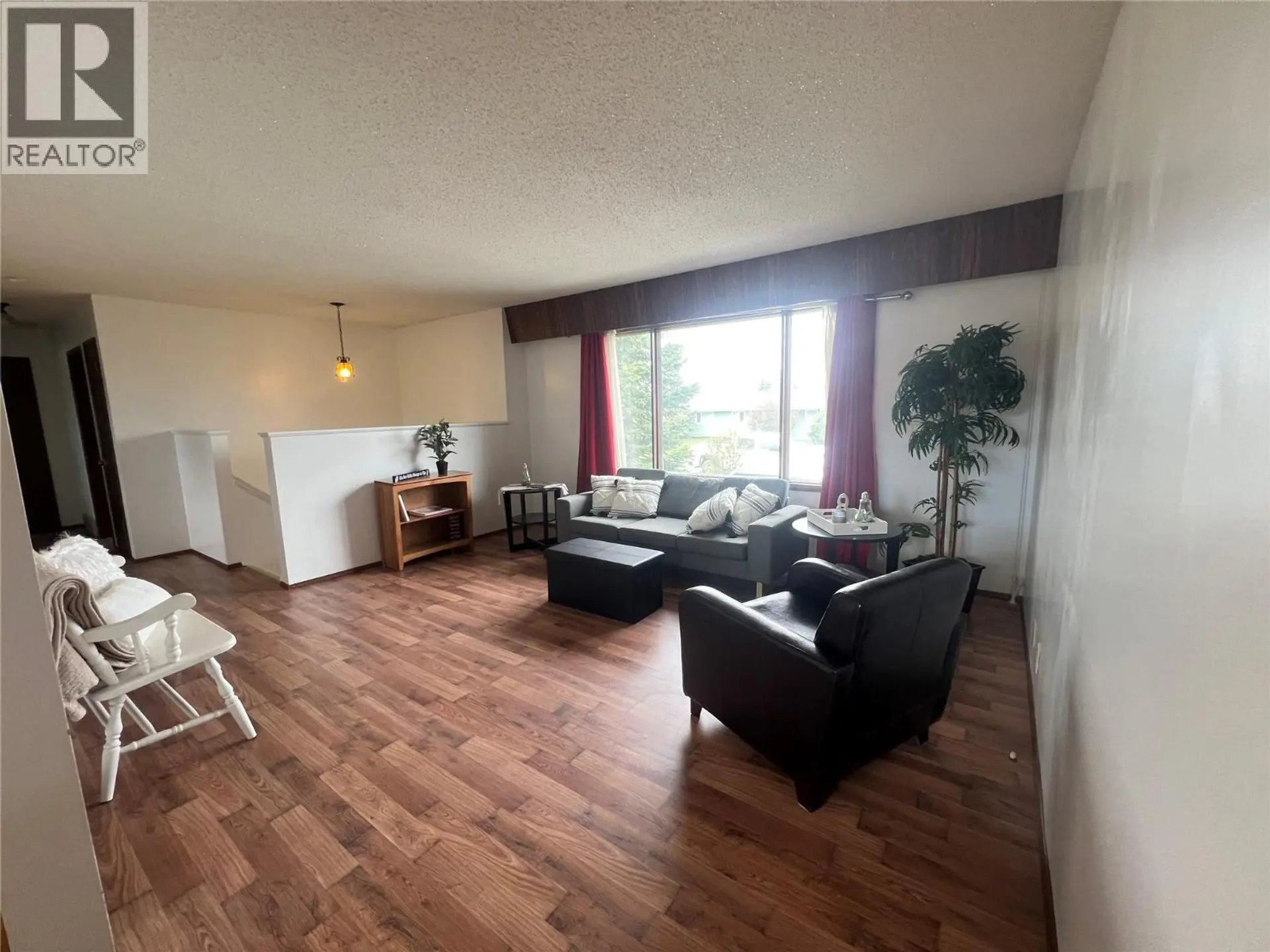 1029 118 Avenue - Image 2