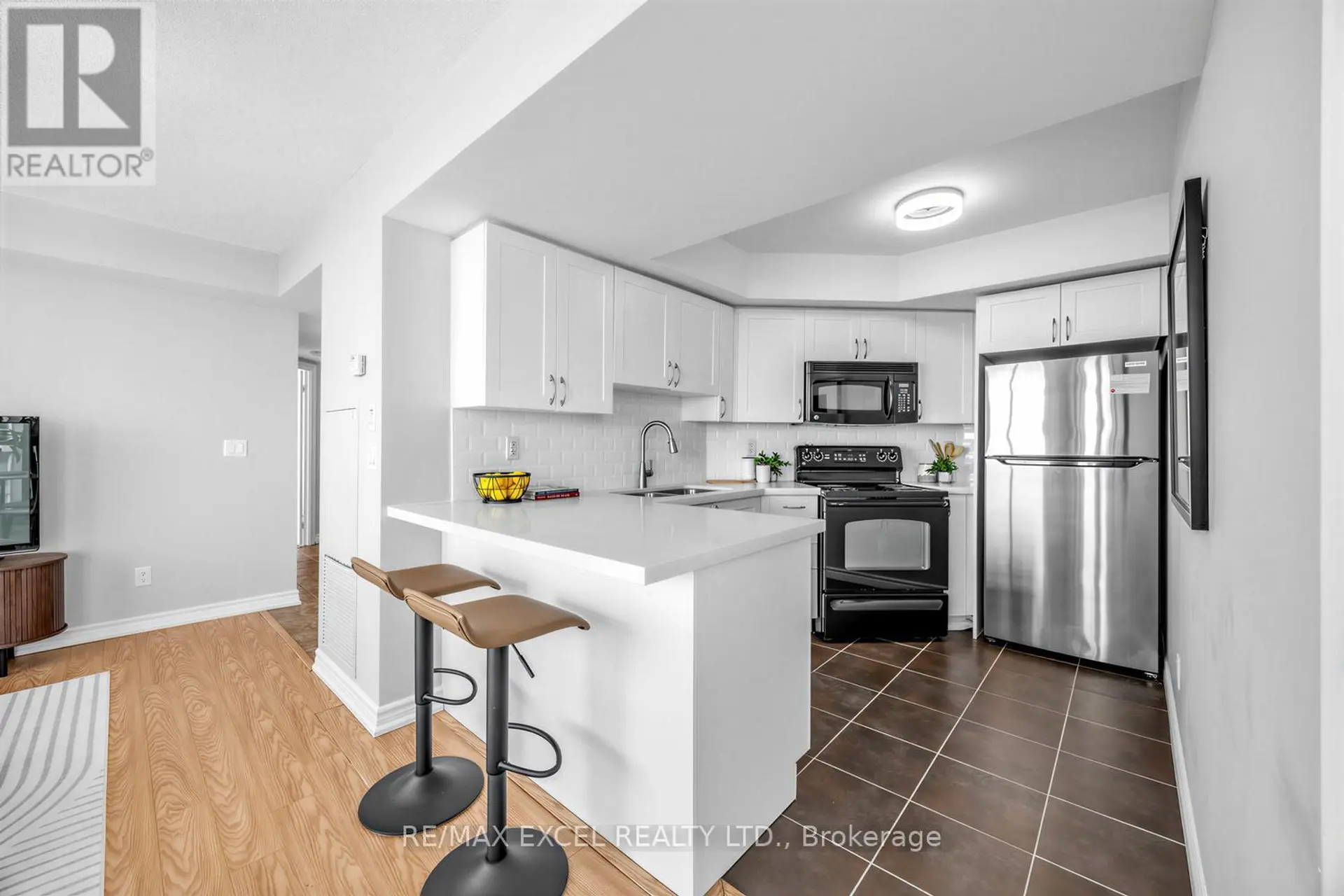 #916 340 WATSON STREET W - Image 11