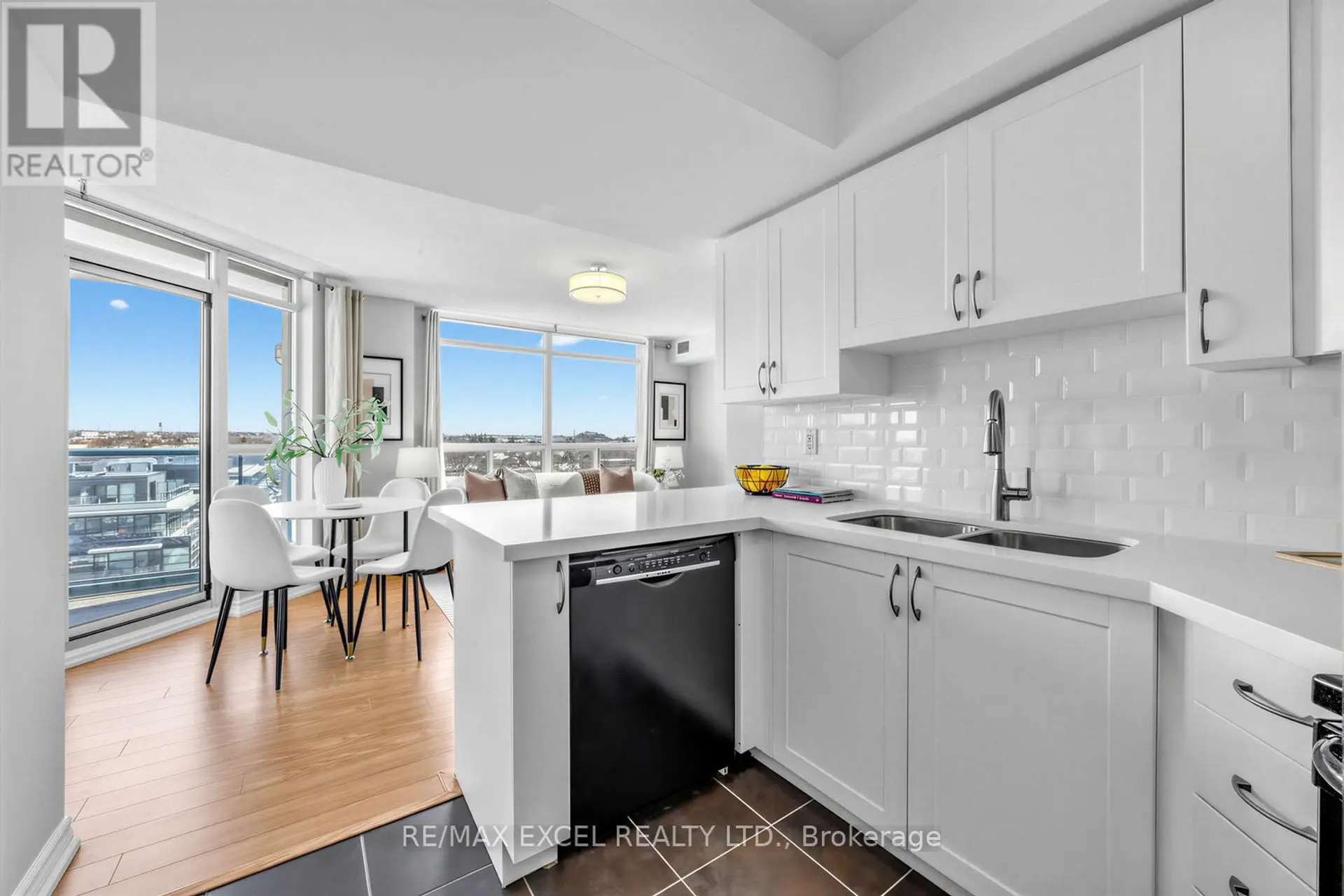 #916 340 WATSON STREET W - Image 12
